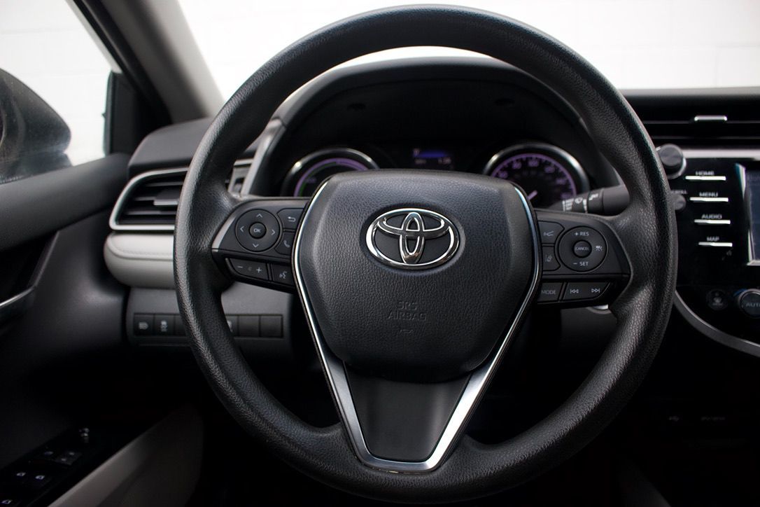 Toyota Camry photo 9