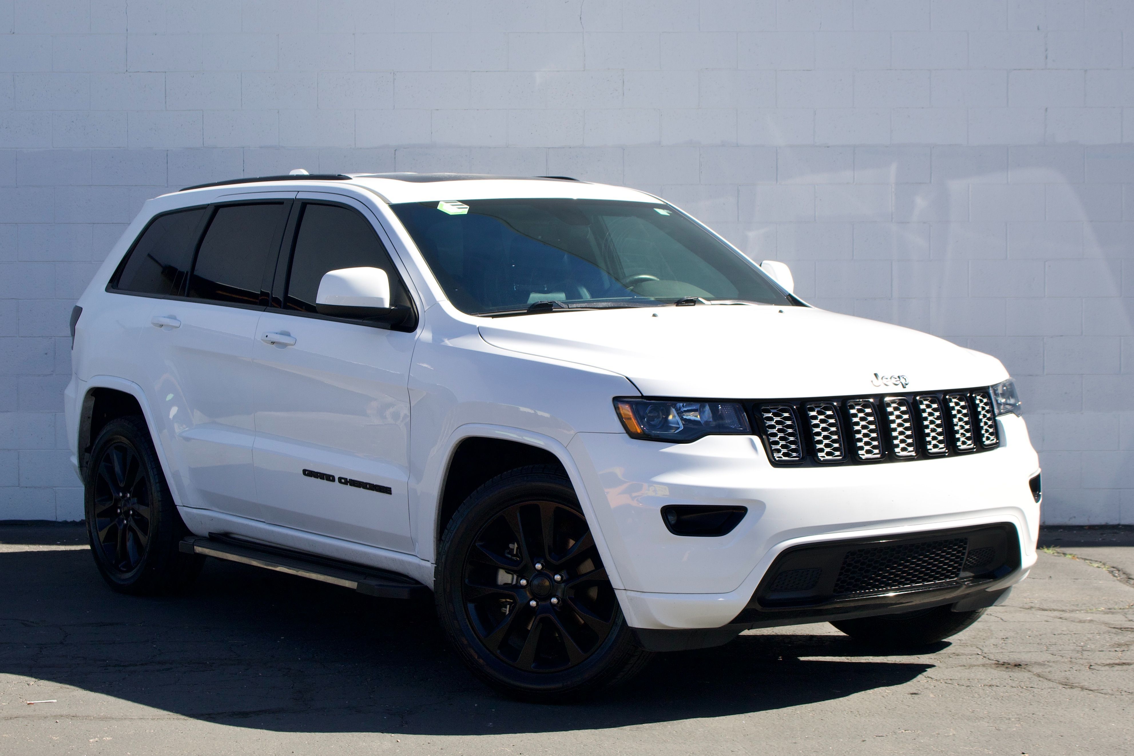 Jeep Grand Cherokee photo 2