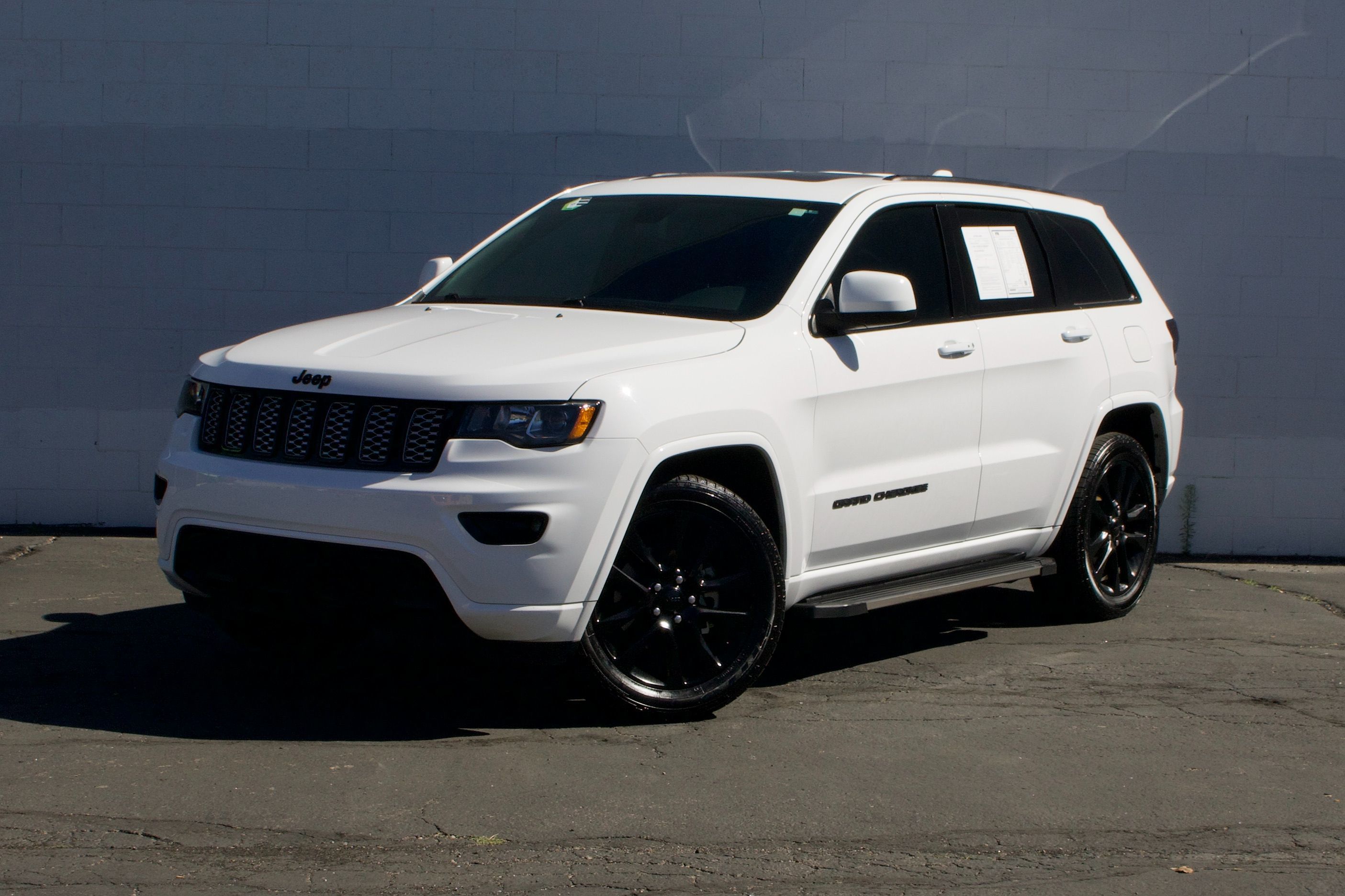 Jeep Grand Cherokee photo 12