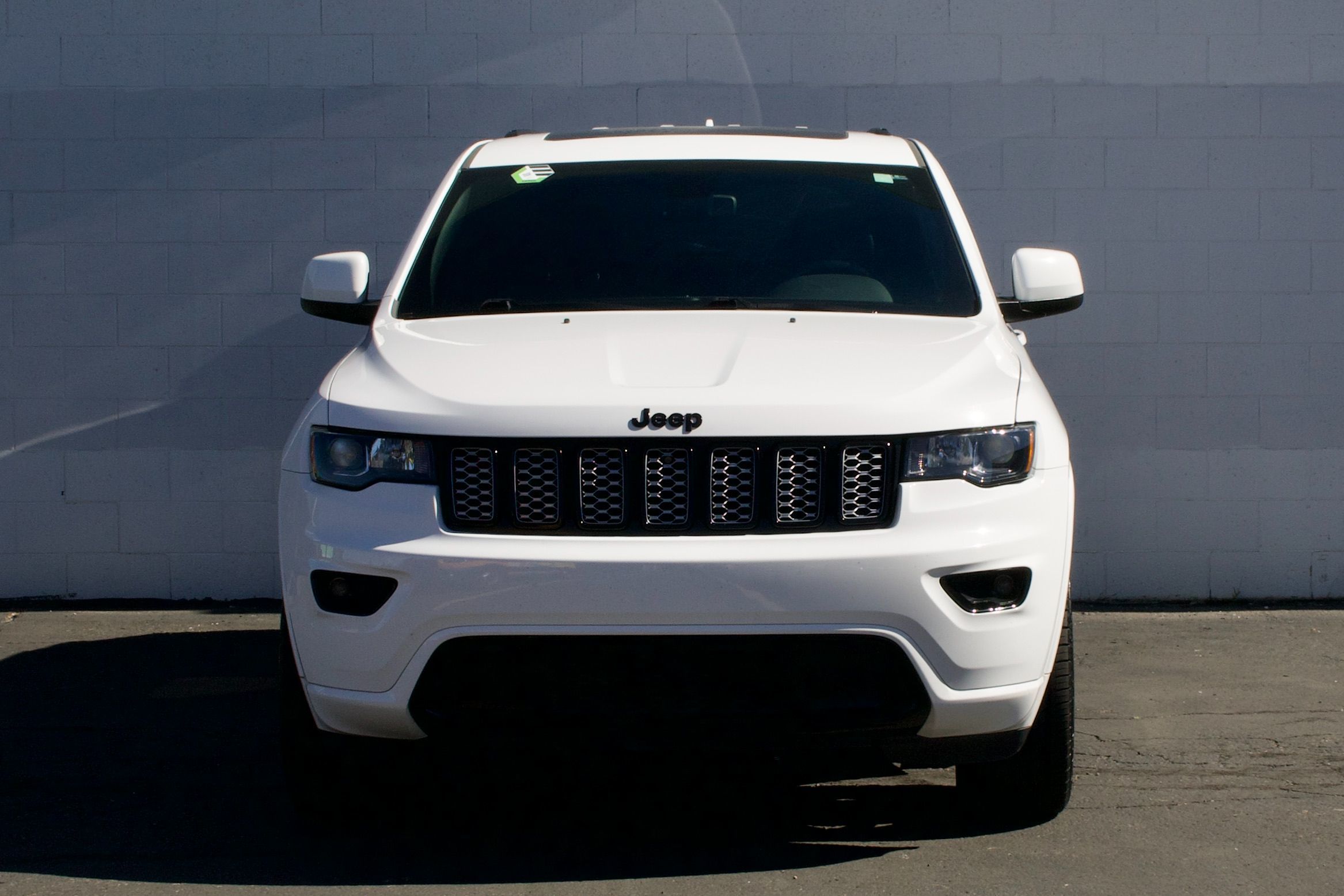 Jeep Grand Cherokee photo 11