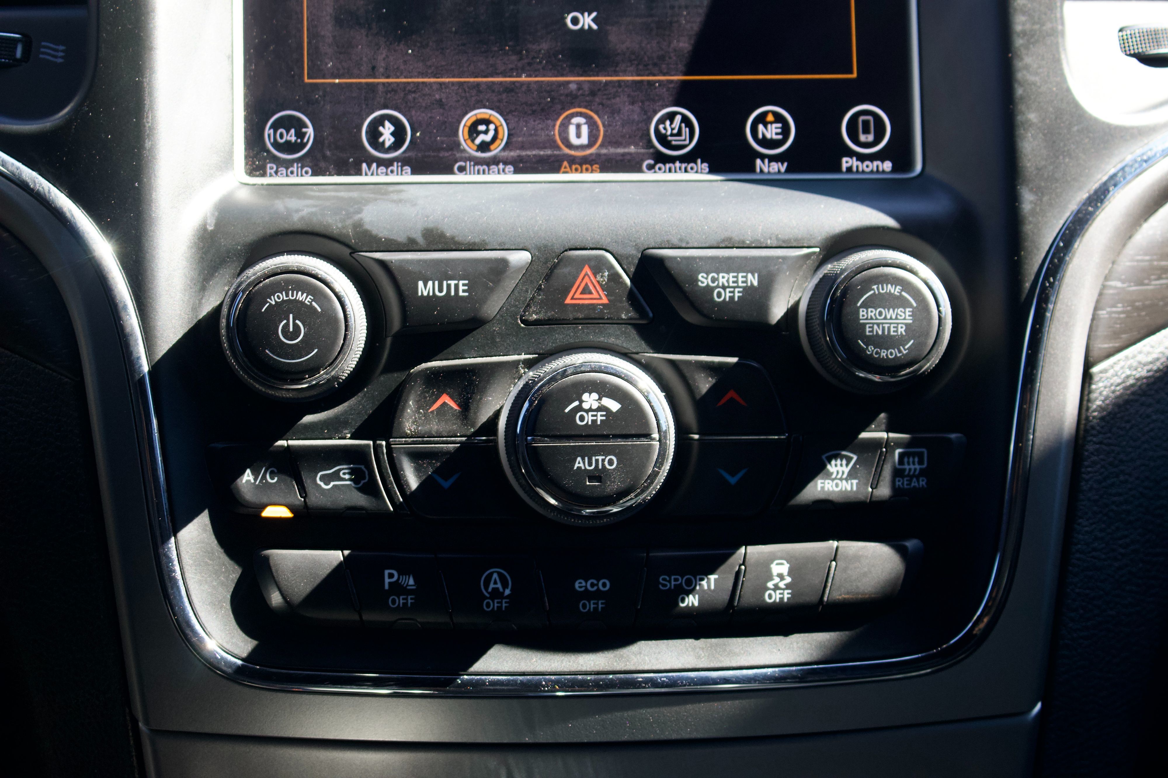 Jeep Grand Cherokee photo 30