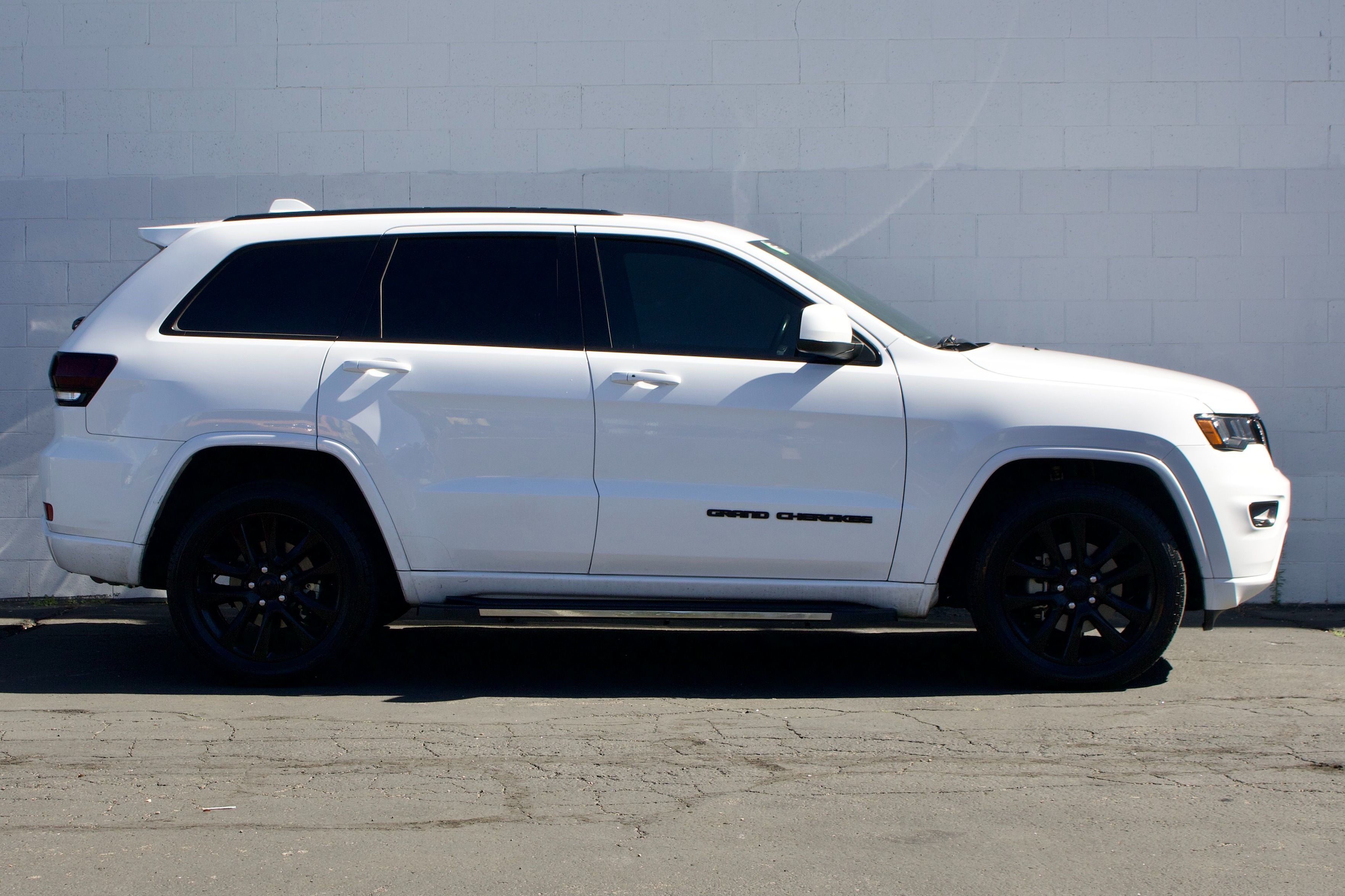 Jeep Grand Cherokee photo 16