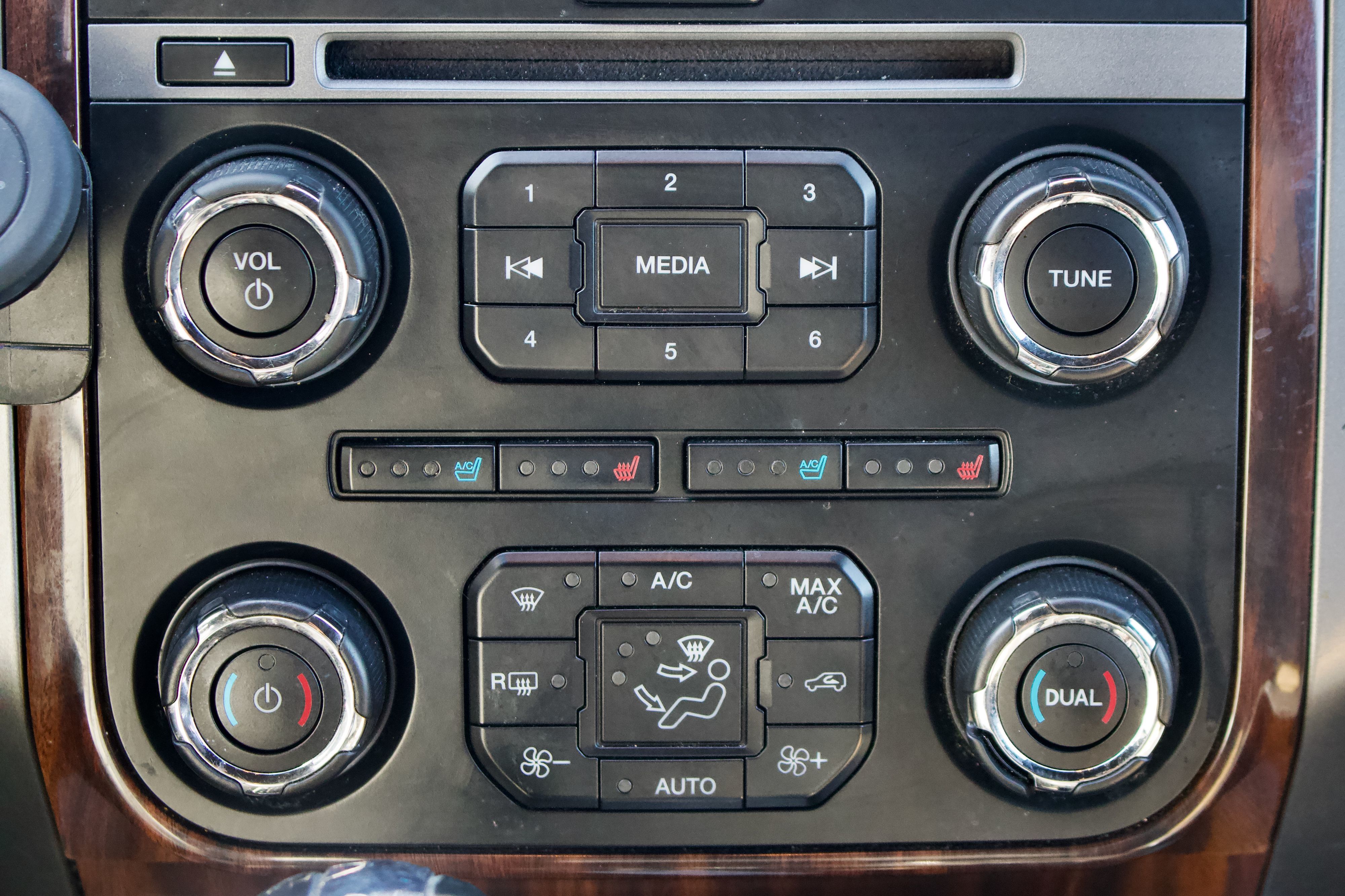 Photo 30 of this Ford Expedition