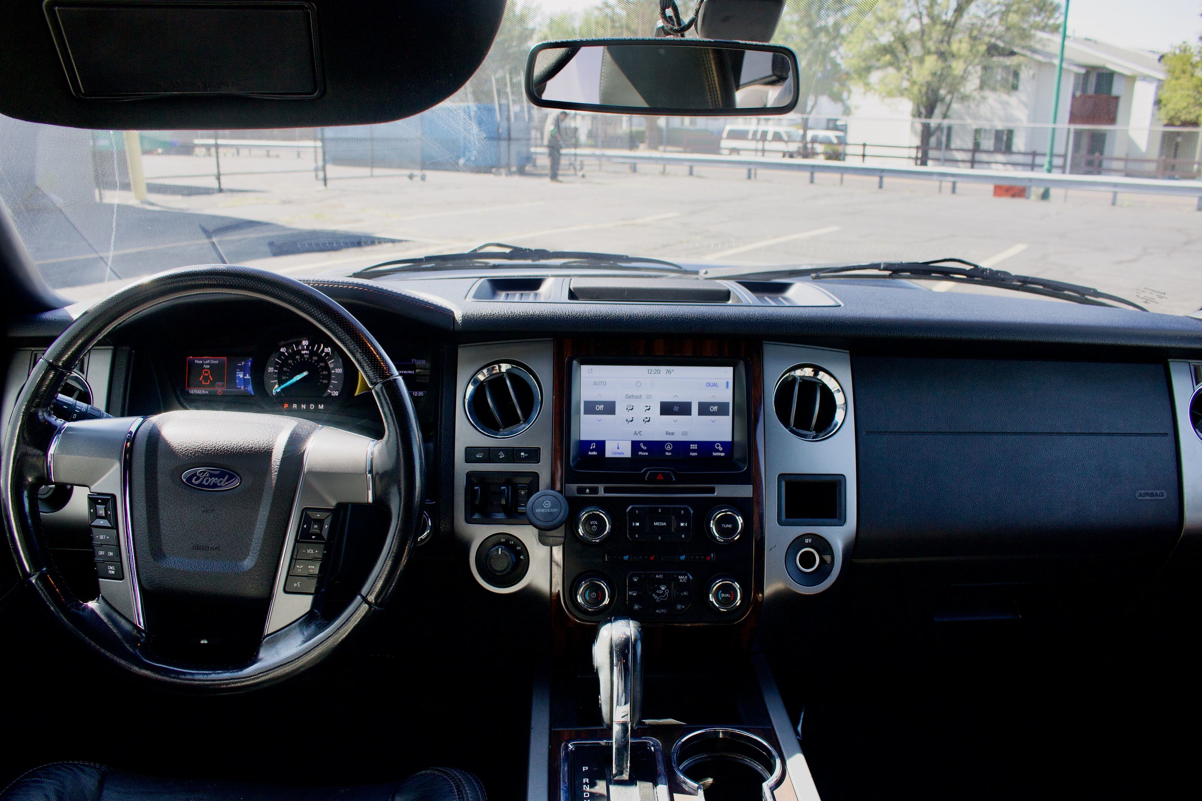 Photo 8 of this Ford Expedition
