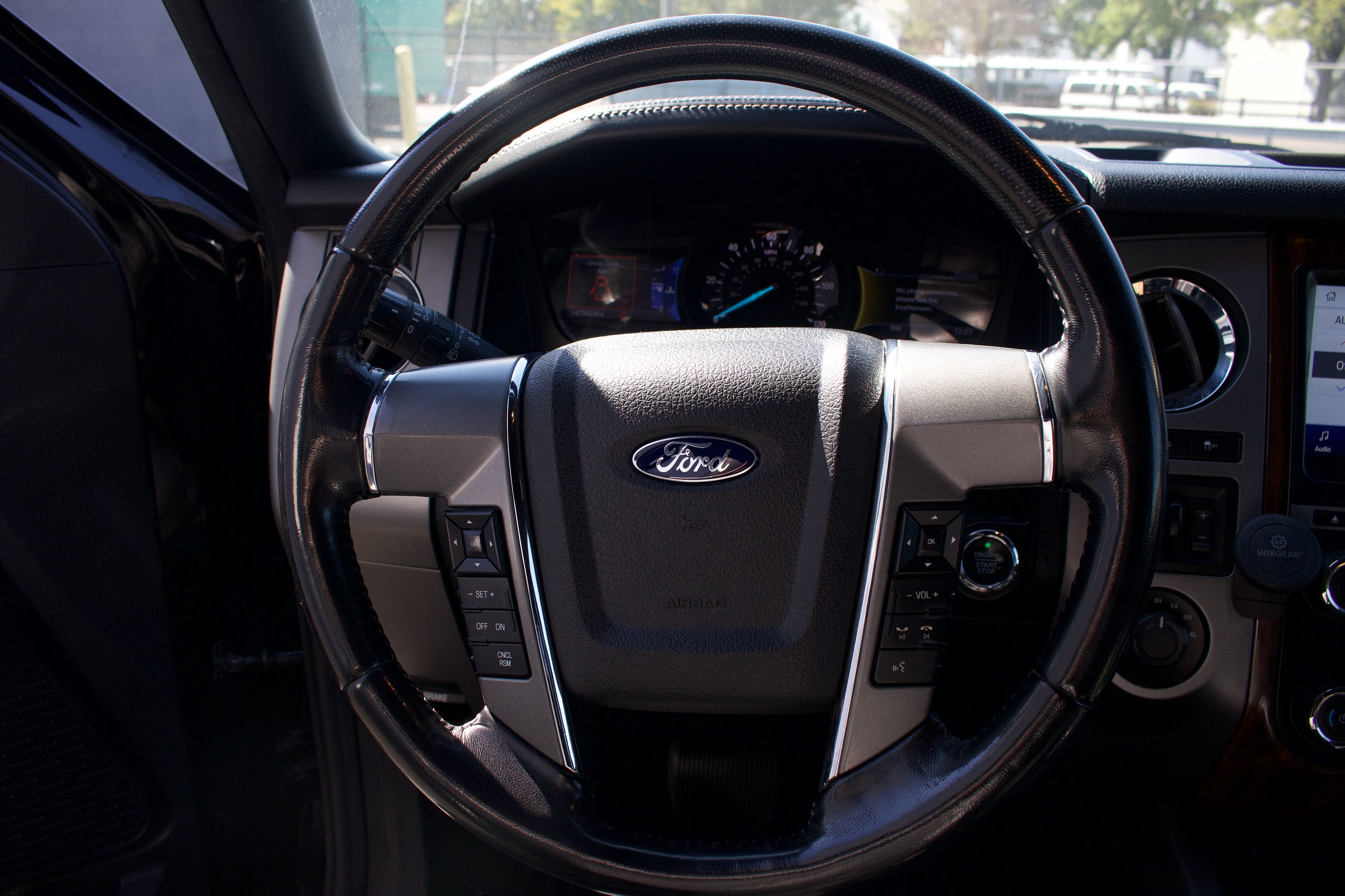 Photo 9 of this Ford Expedition