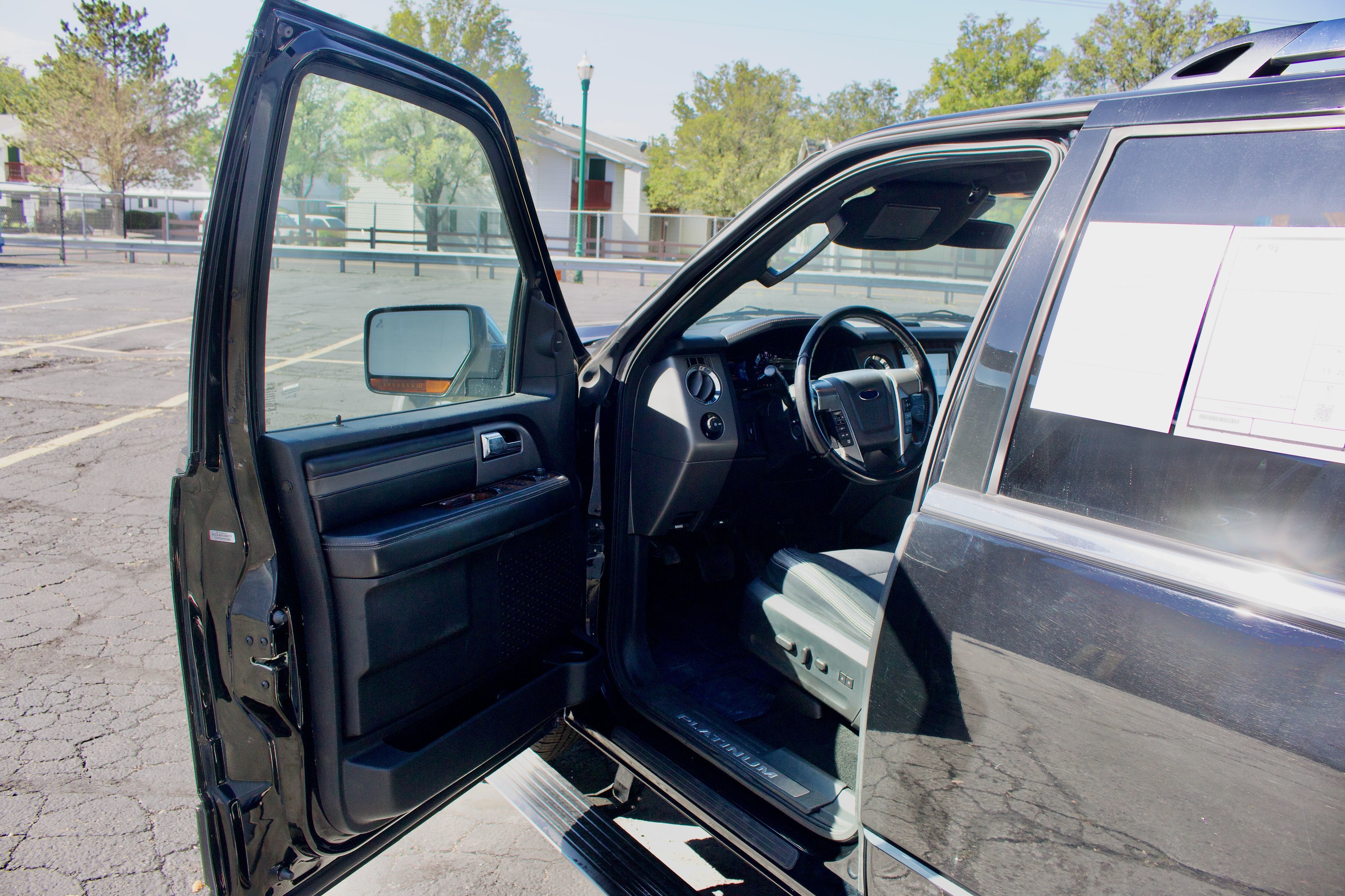 Photo 22 of this Ford Expedition