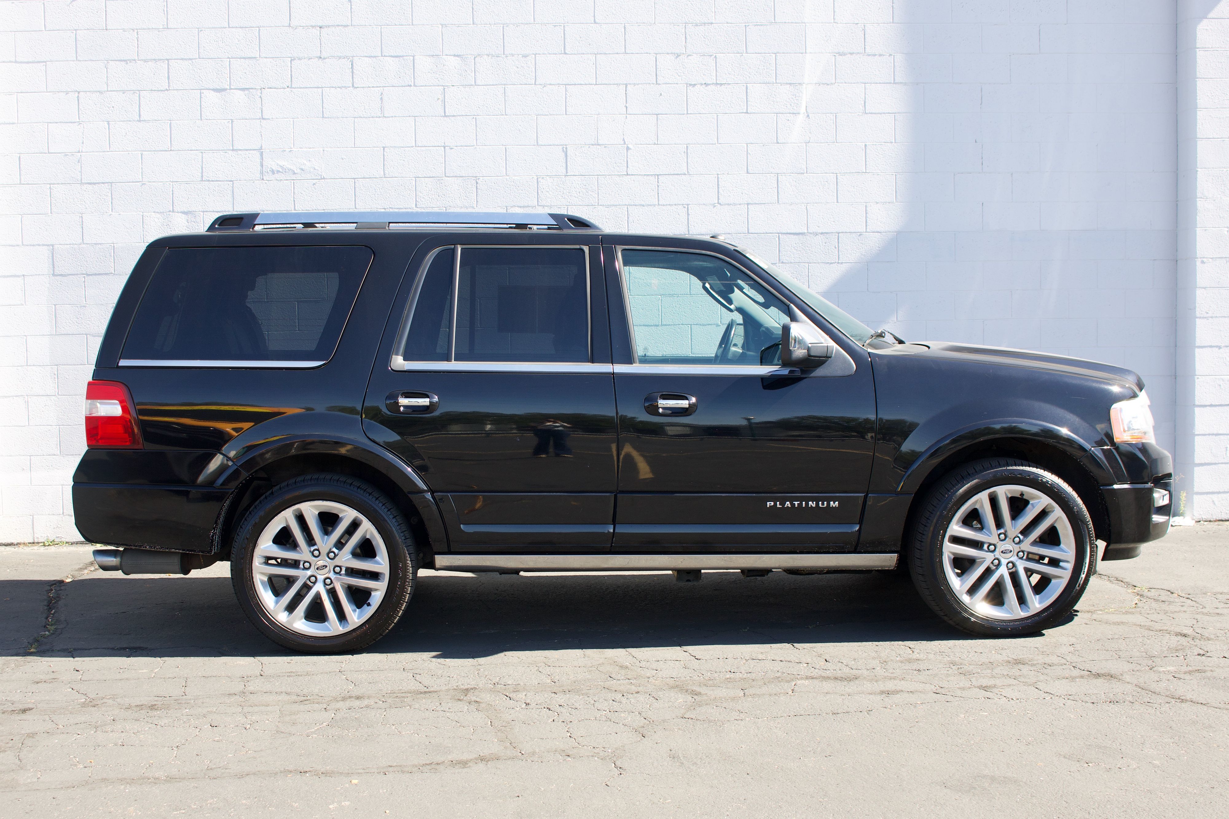 Photo 16 of this Ford Expedition