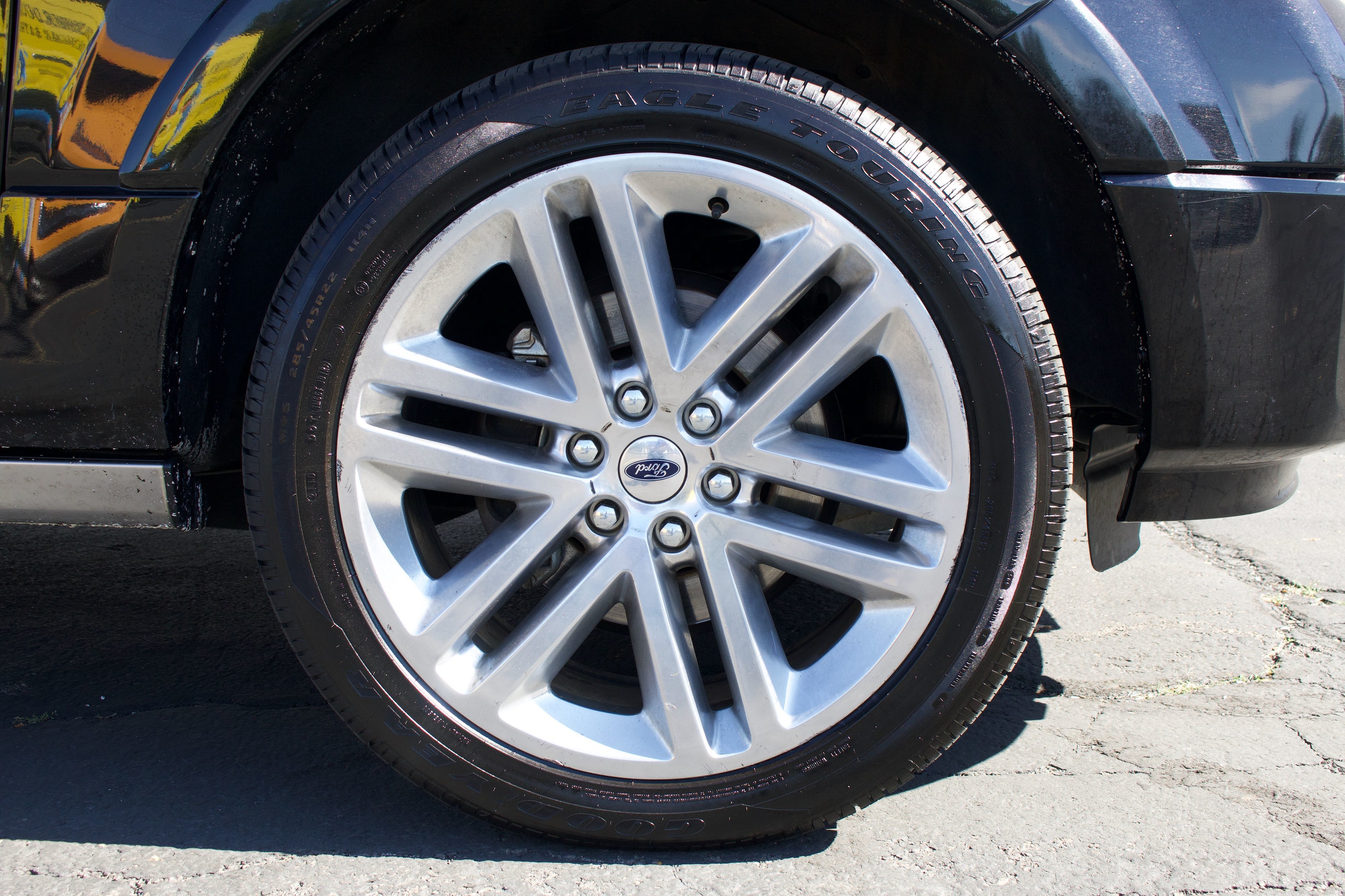 Photo 17 of this Ford Expedition