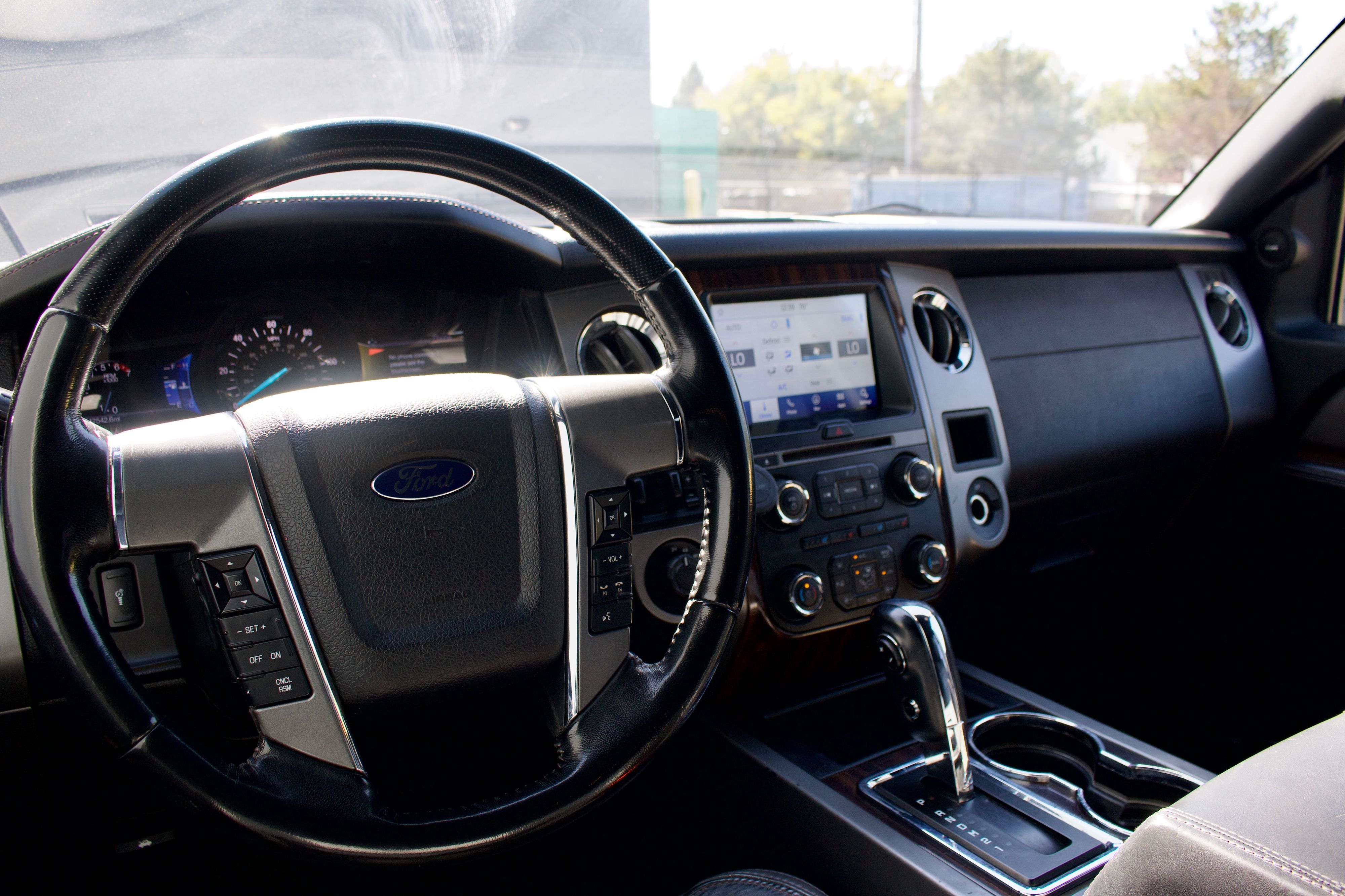 Photo 24 of this Ford Expedition