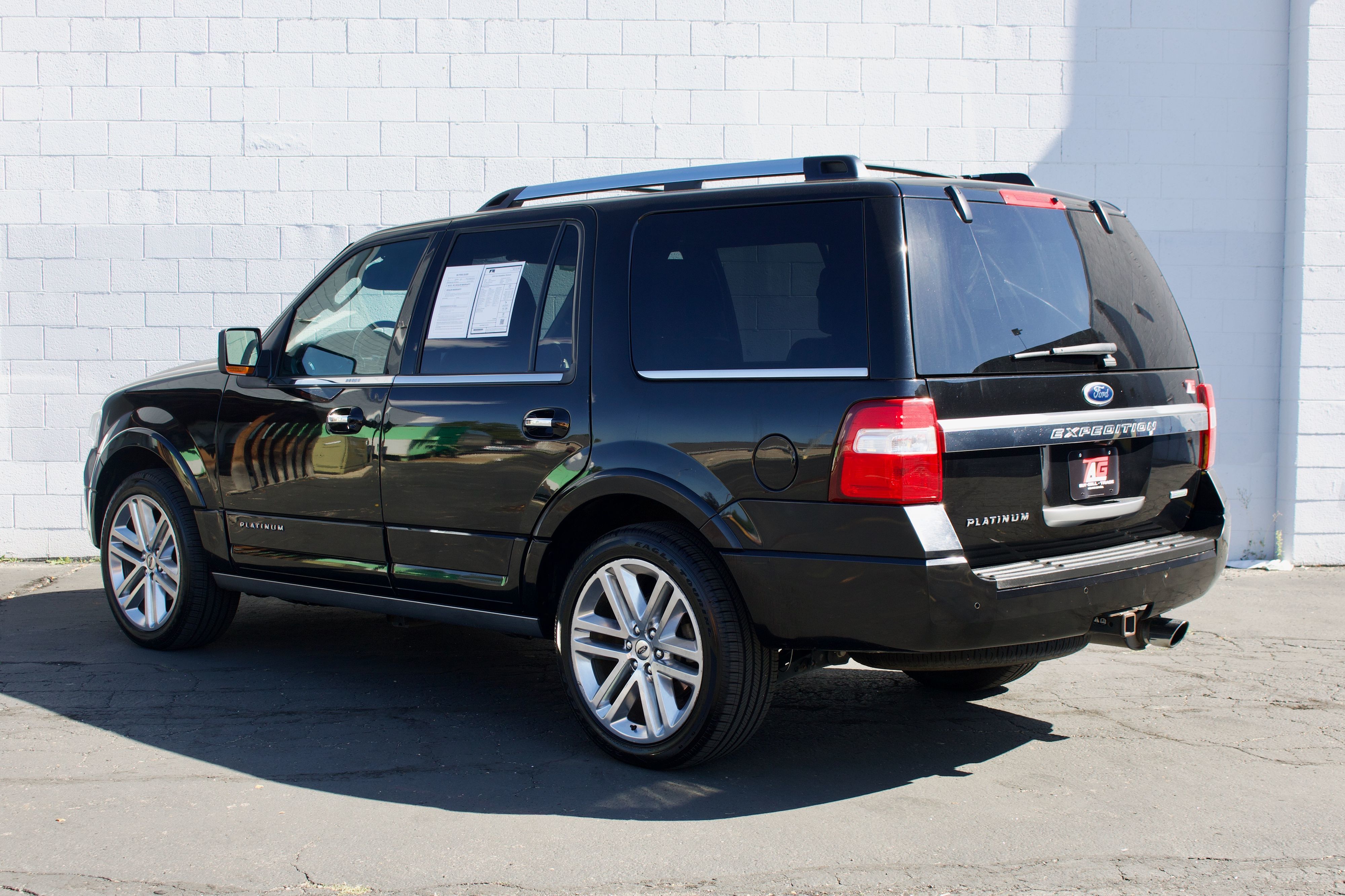 Photo 14 of this Ford Expedition
