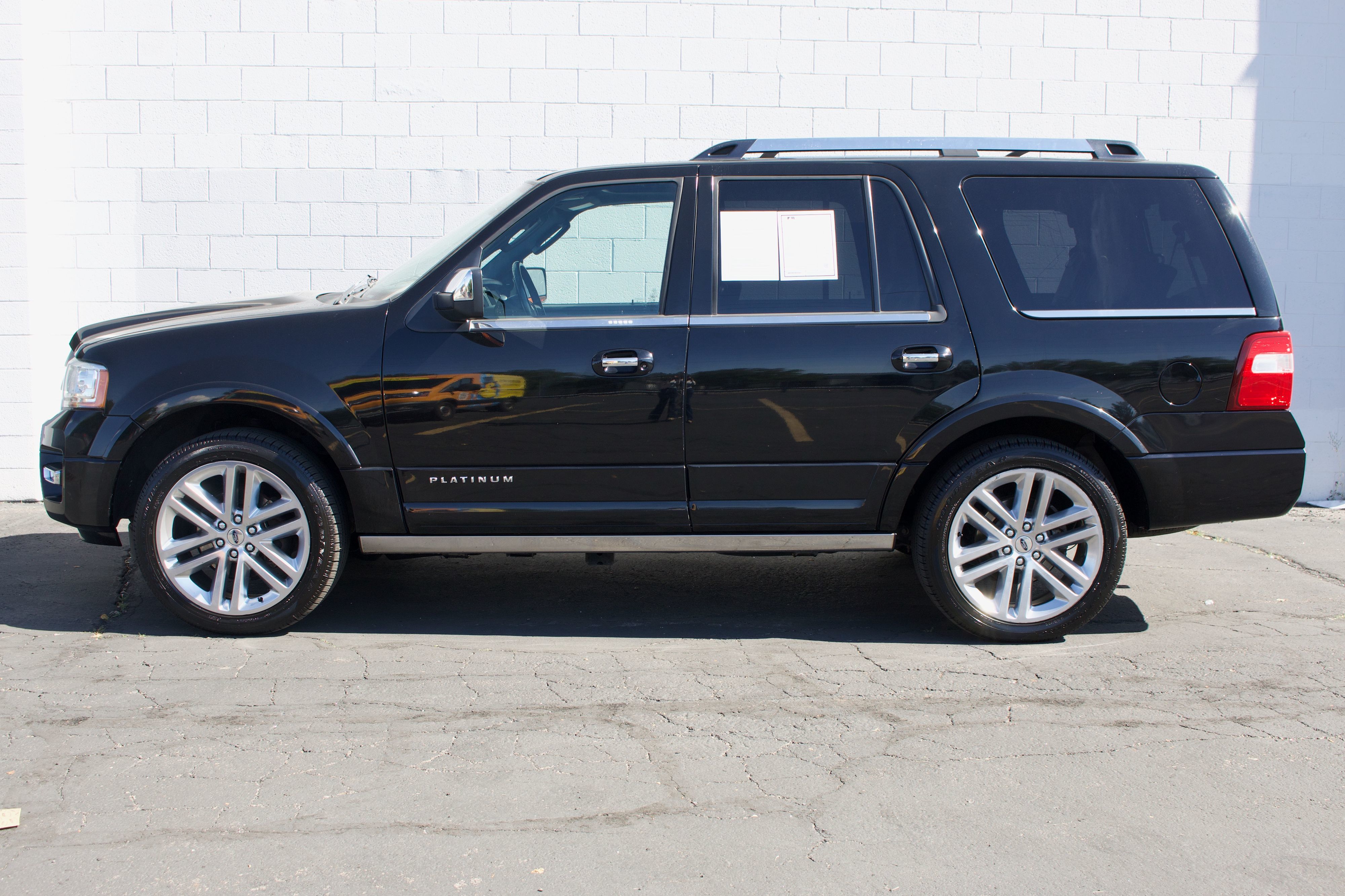 Photo 13 of this Ford Expedition