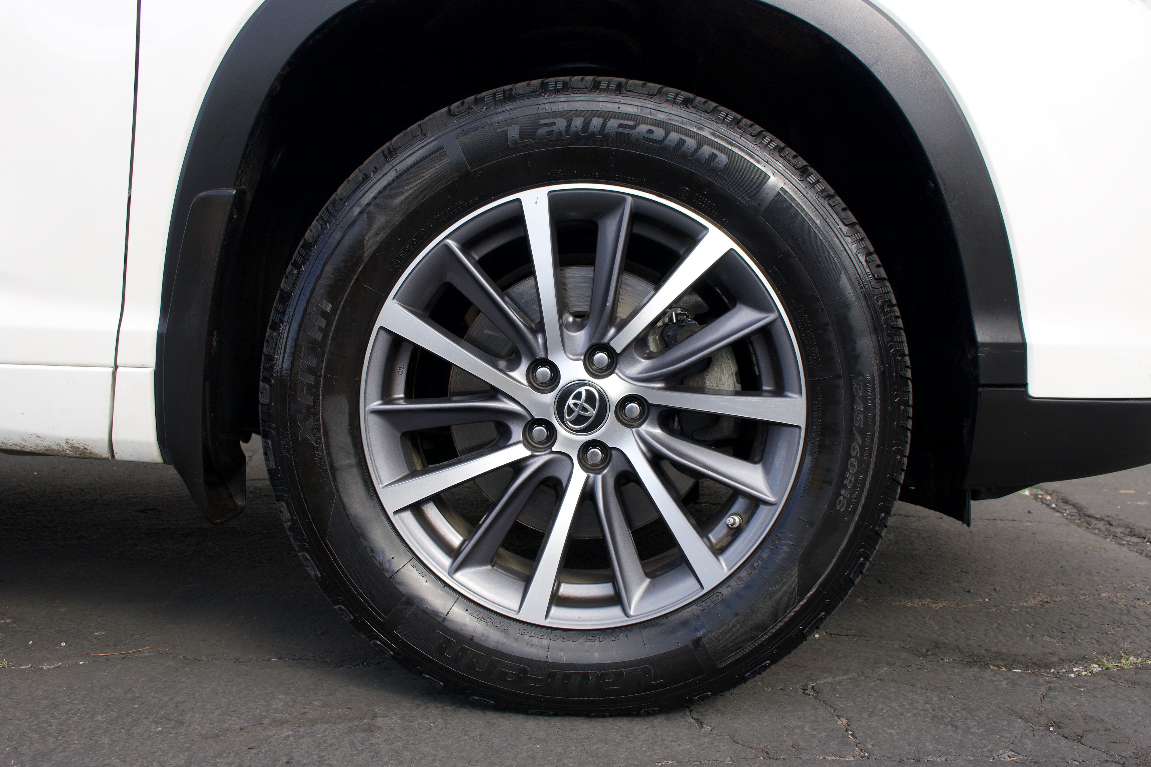 Photo 16 of this Toyota Highlander