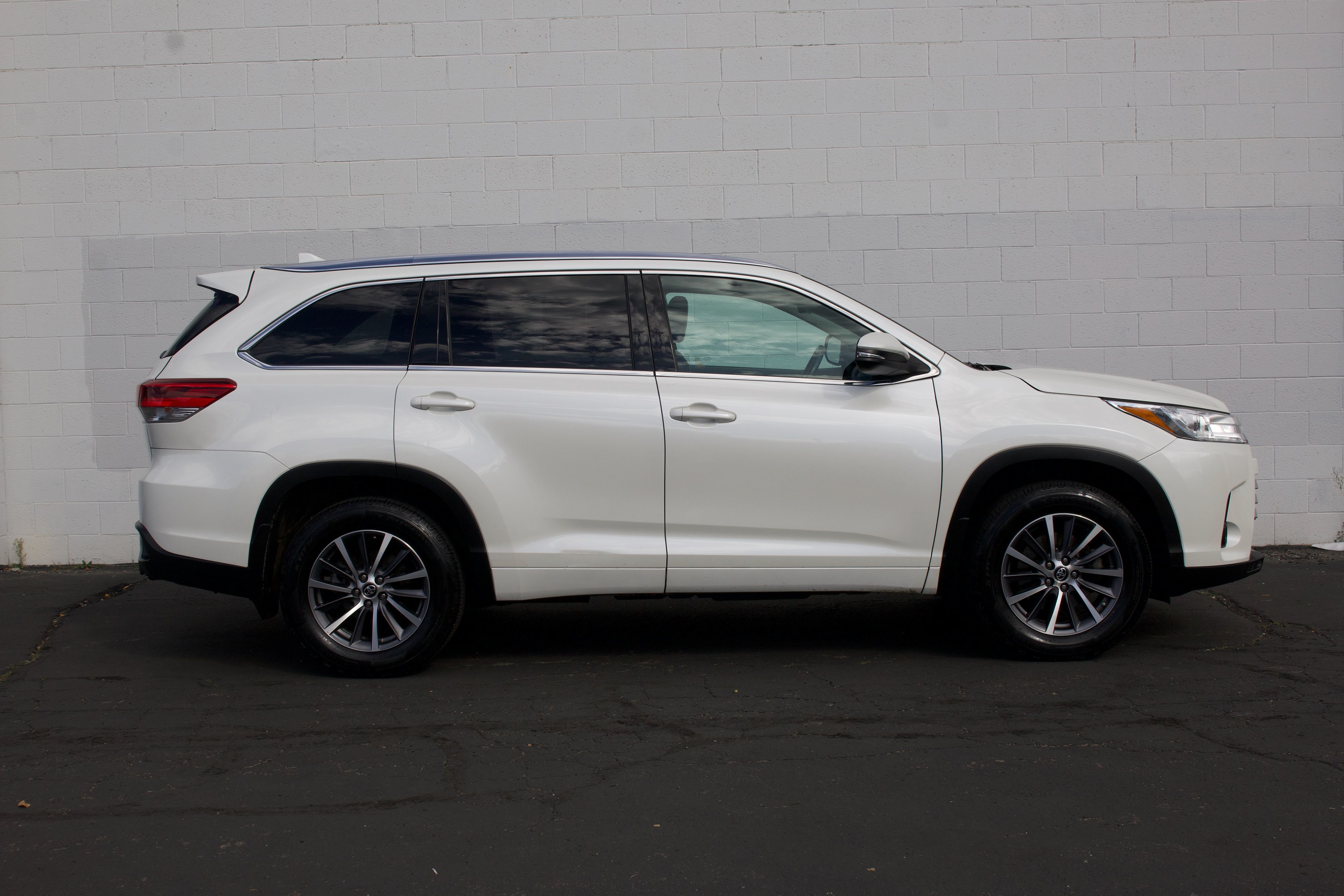 Photo 15 of this Toyota Highlander