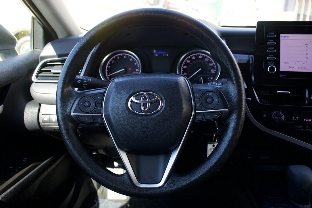 Toyota Camry photo 9