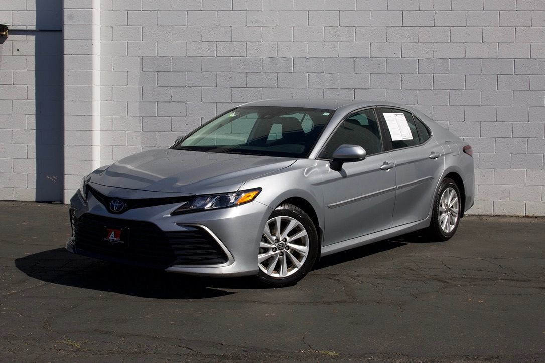 Toyota Camry photo 12