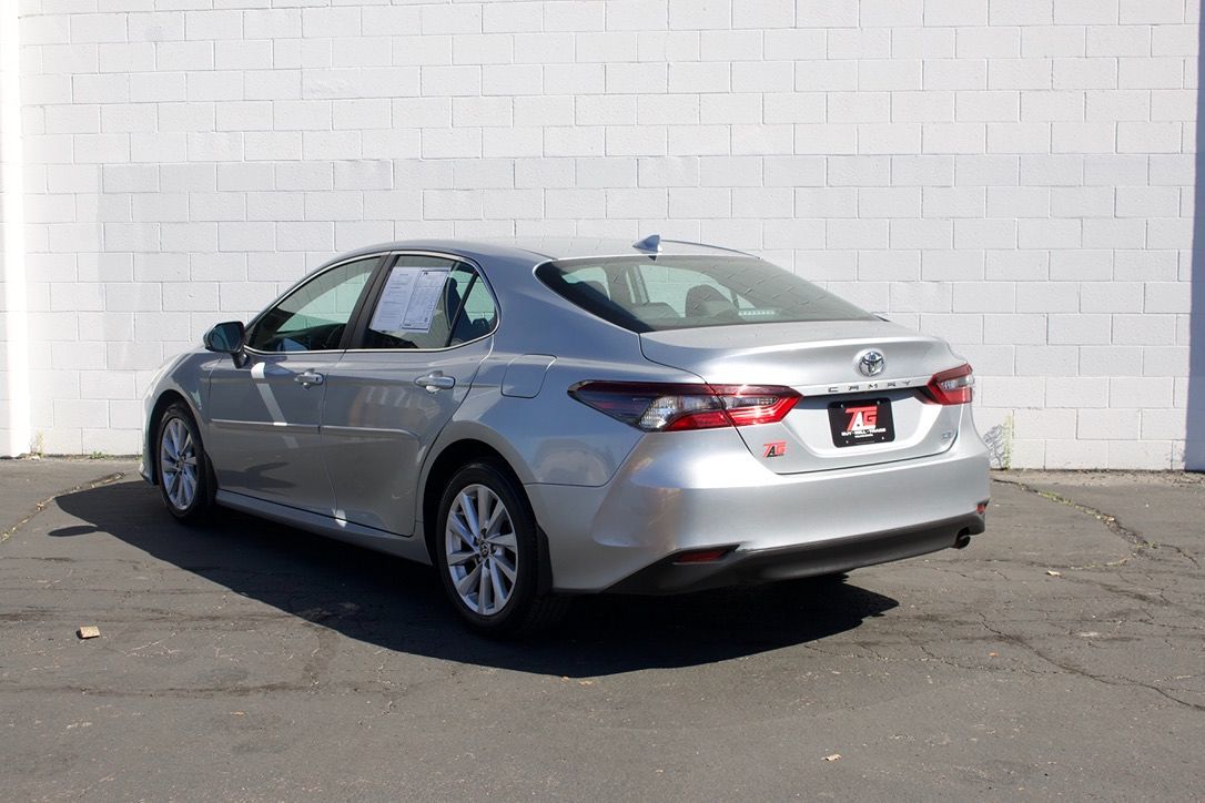 Toyota Camry photo 14