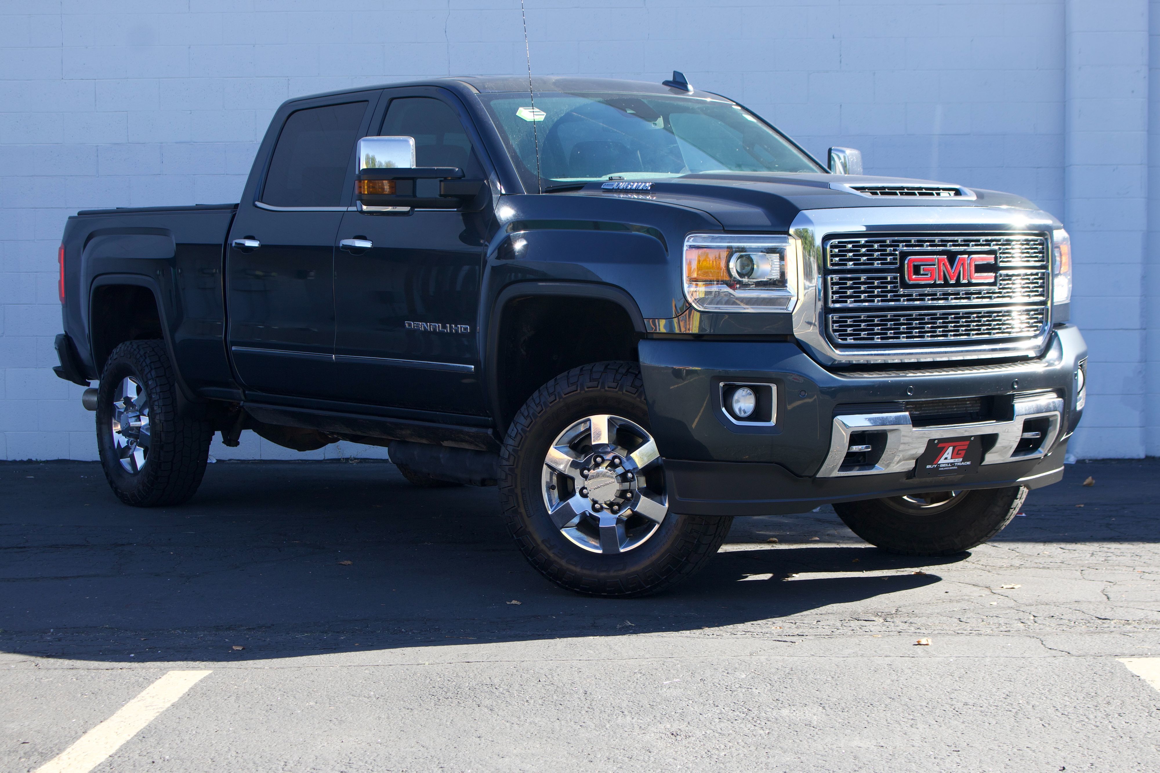 GMC Sierra photo 2