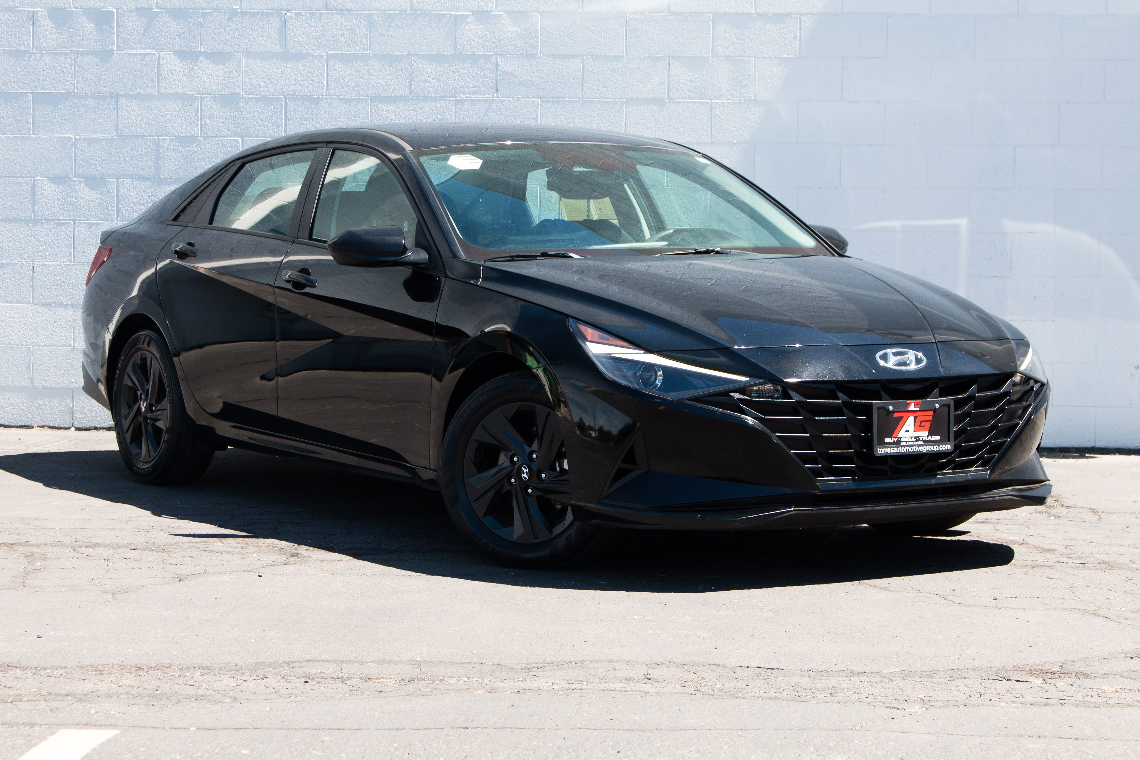 Hyundai Elantra photo 2