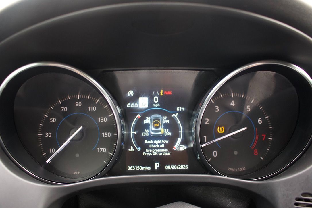 Jaguar F-PACE photo 5