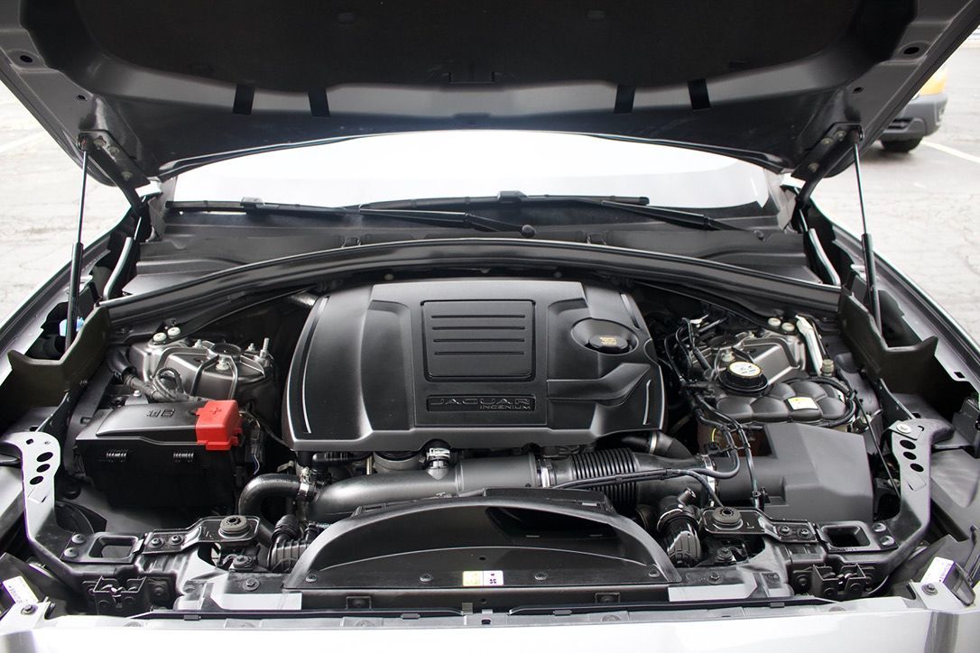 Jaguar F-PACE photo 6