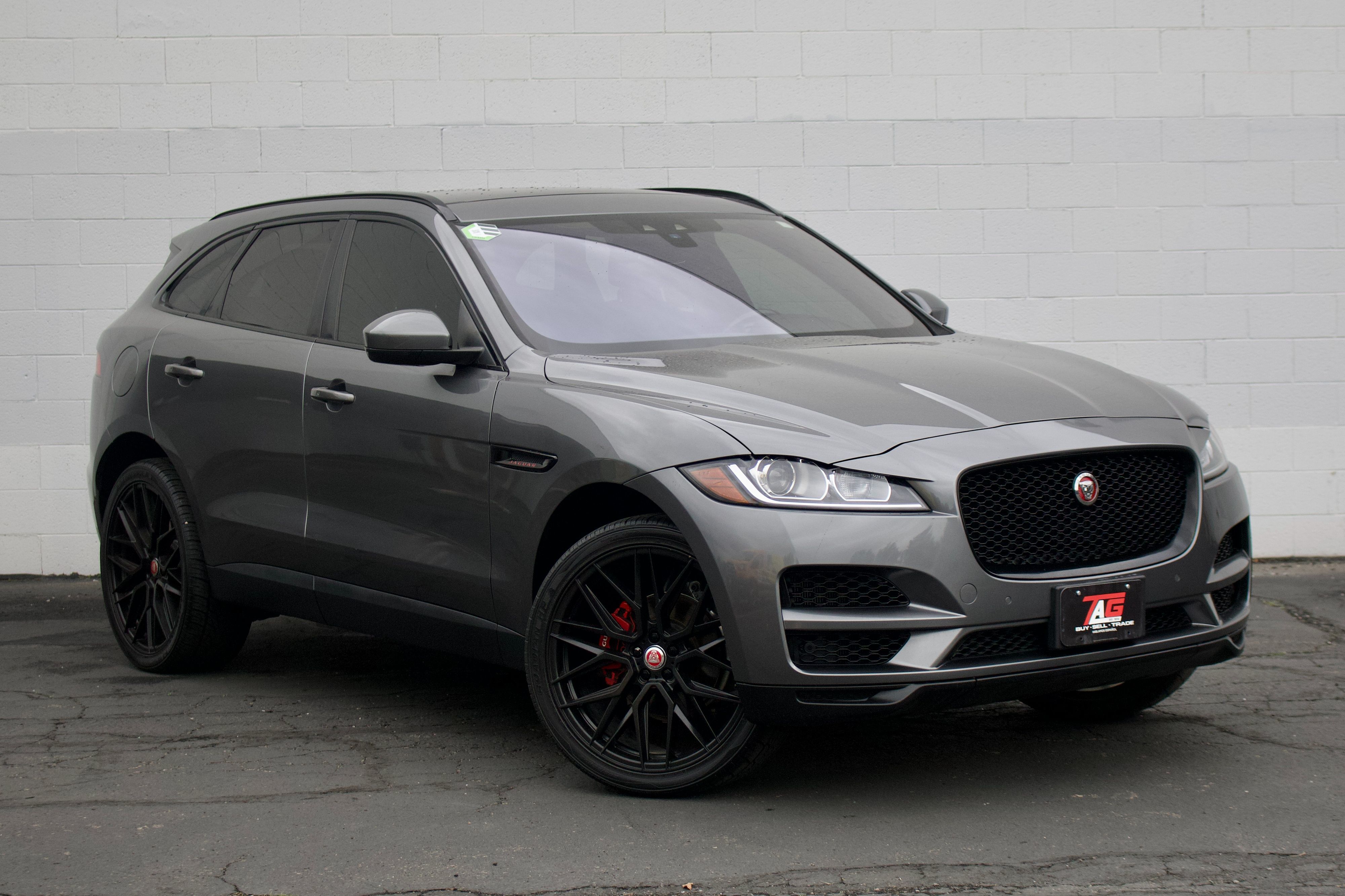 Jaguar F-PACE photo 2