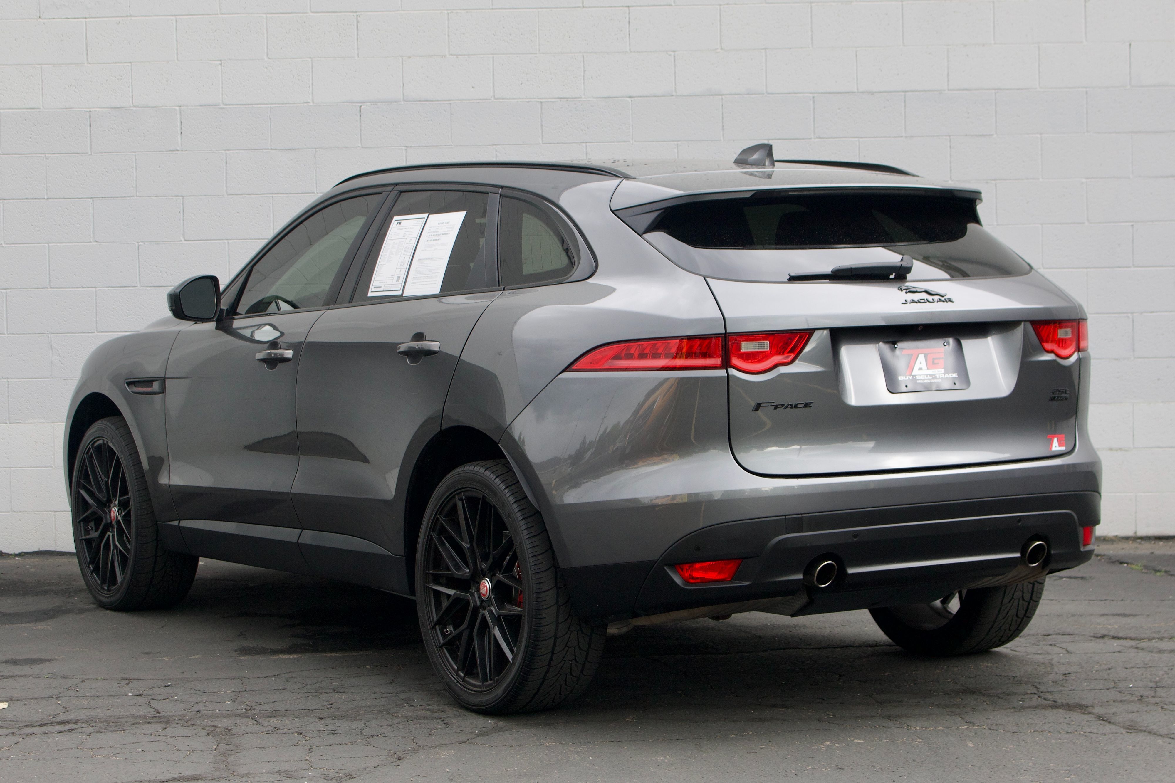 Jaguar F-PACE photo 13