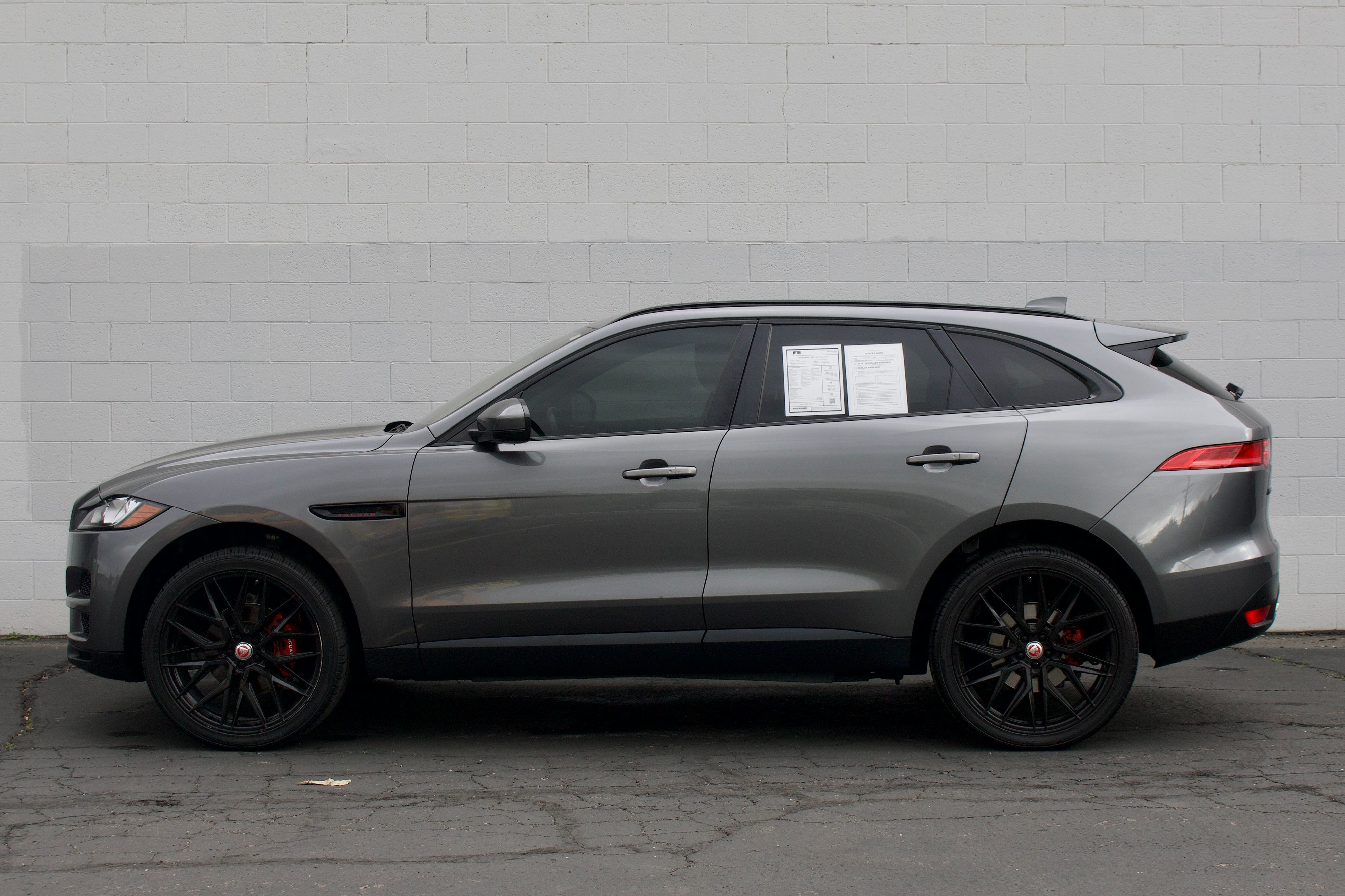 Jaguar F-PACE photo 12