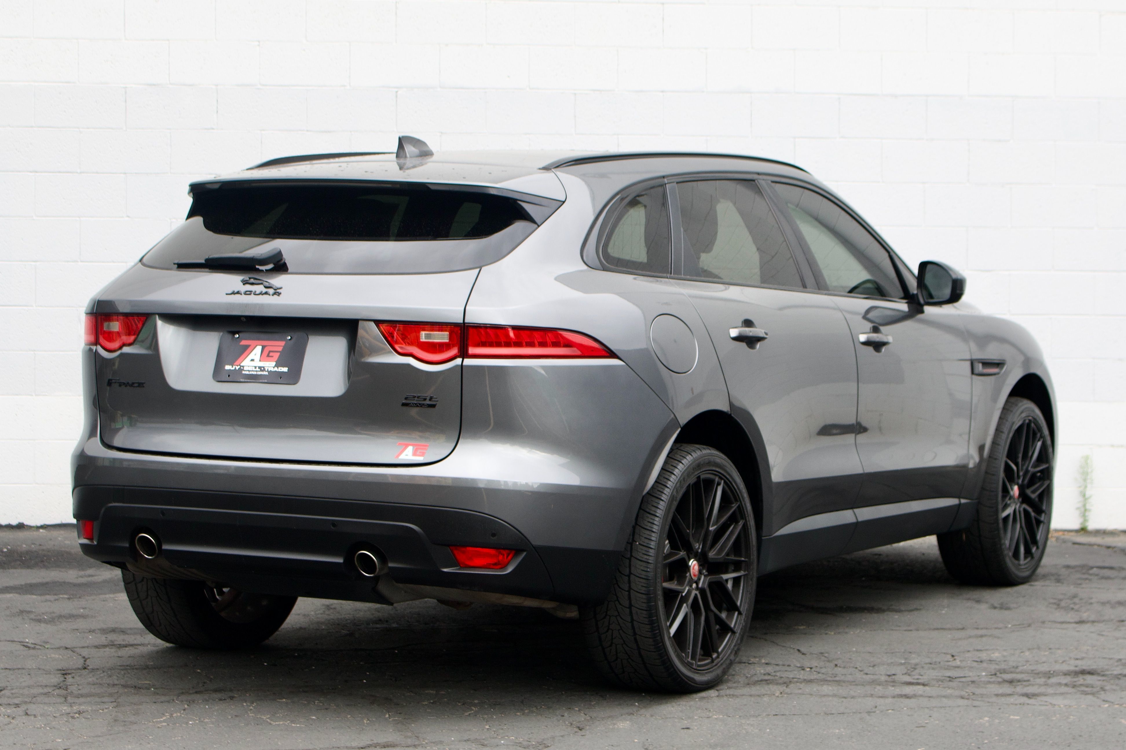 Jaguar F-PACE photo 14
