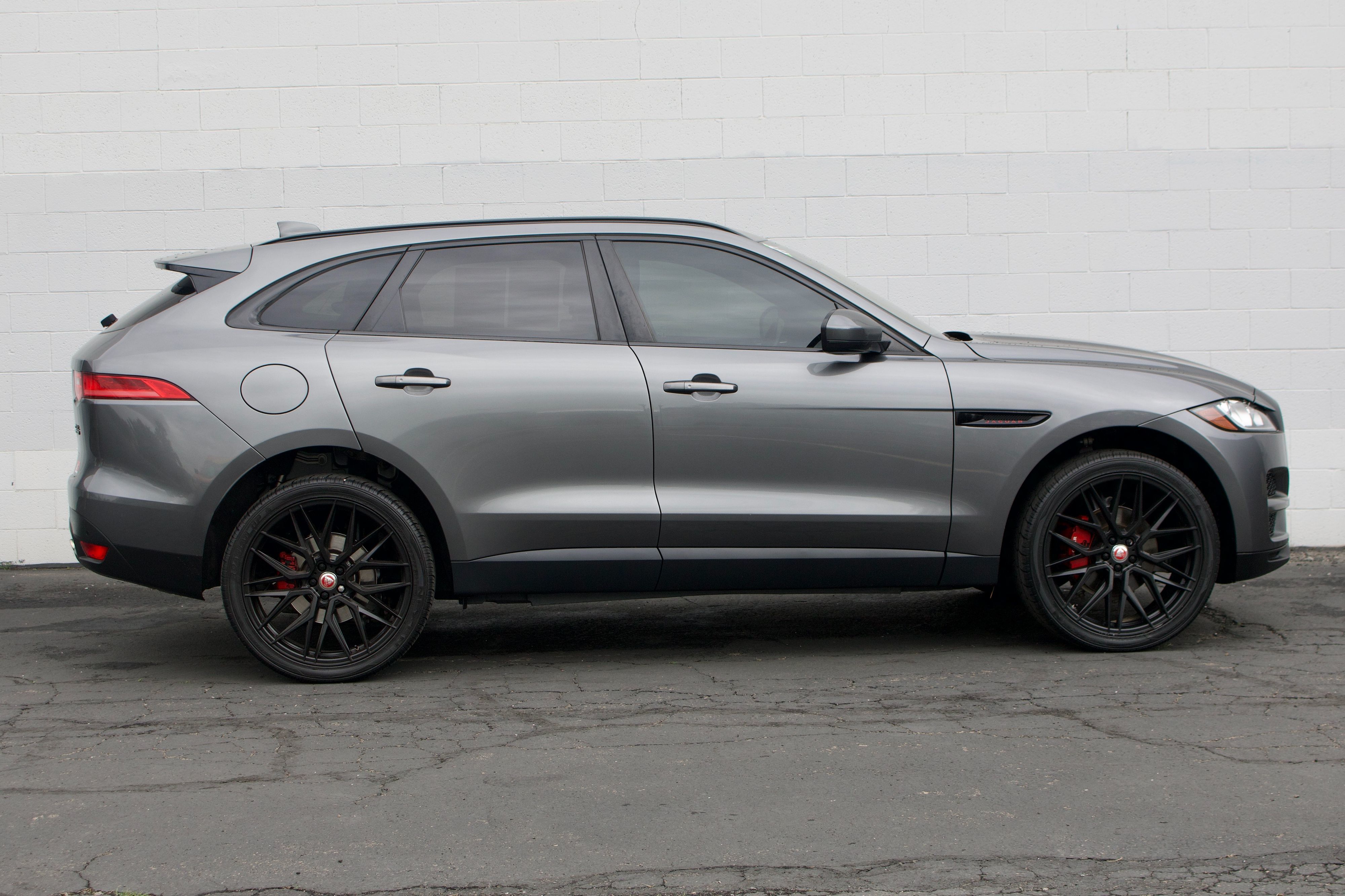 Jaguar F-PACE photo 15