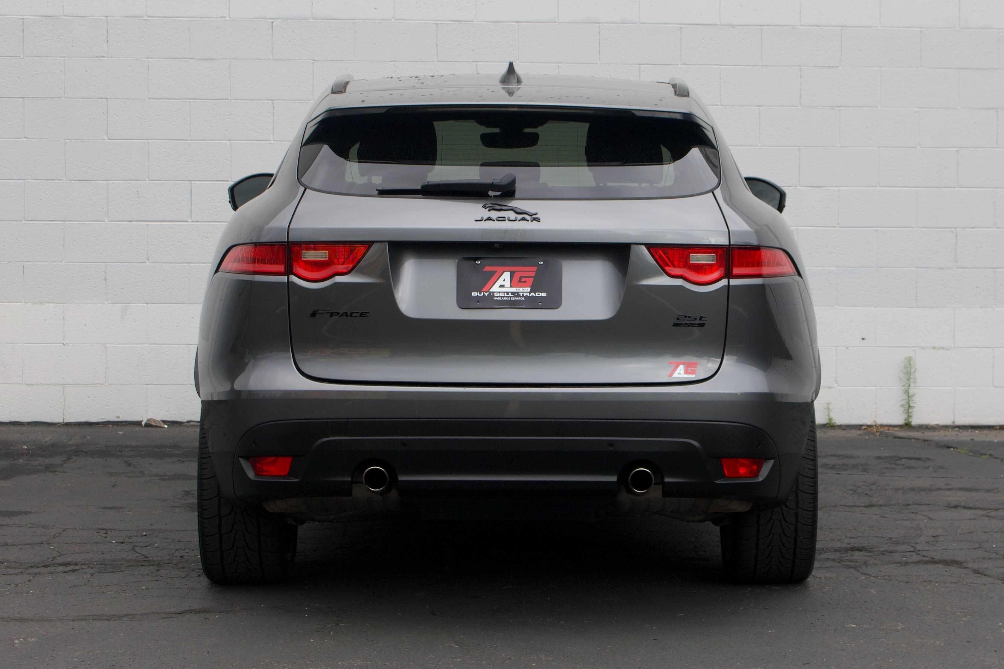 Jaguar F-PACE photo 18