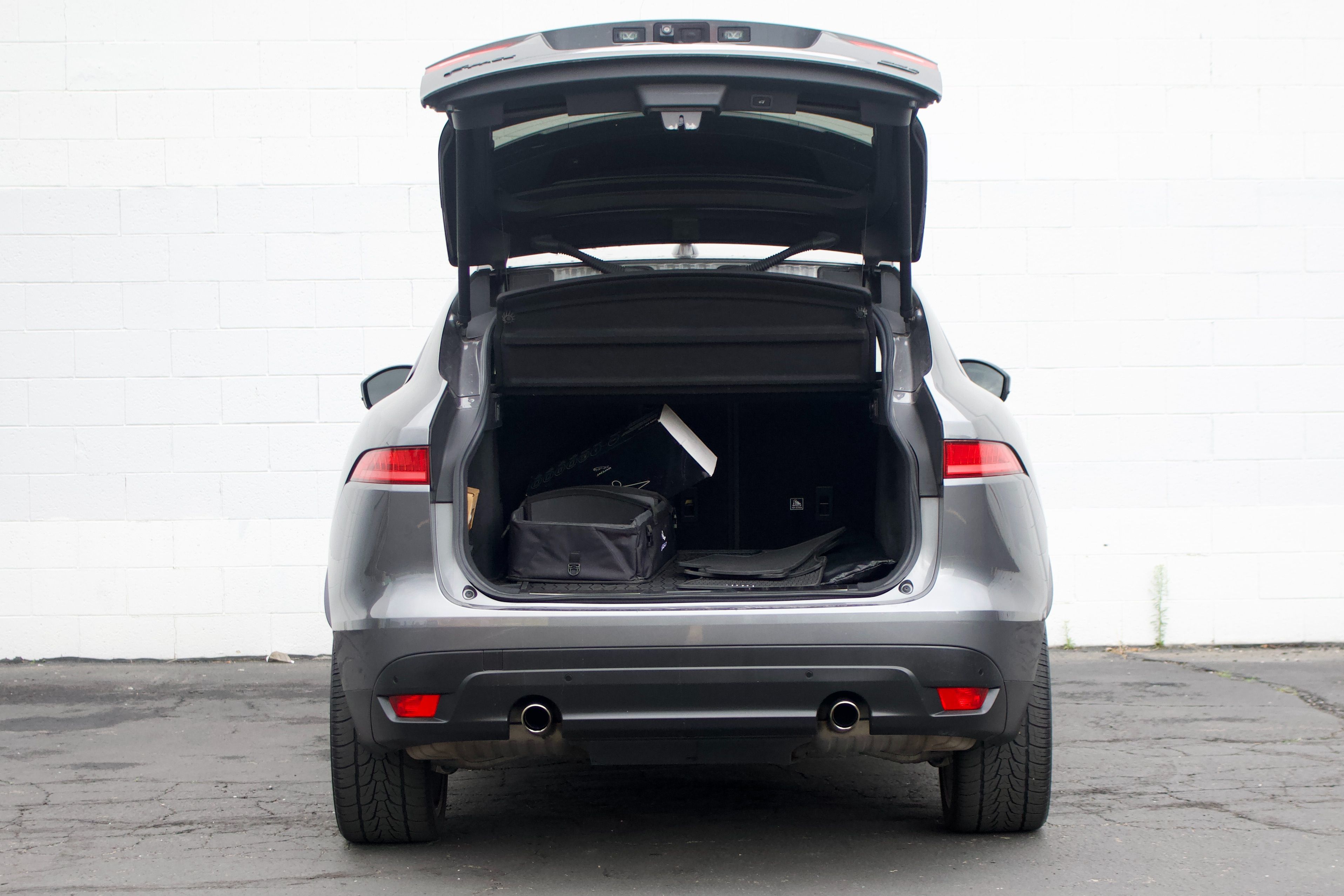Jaguar F-PACE photo 19