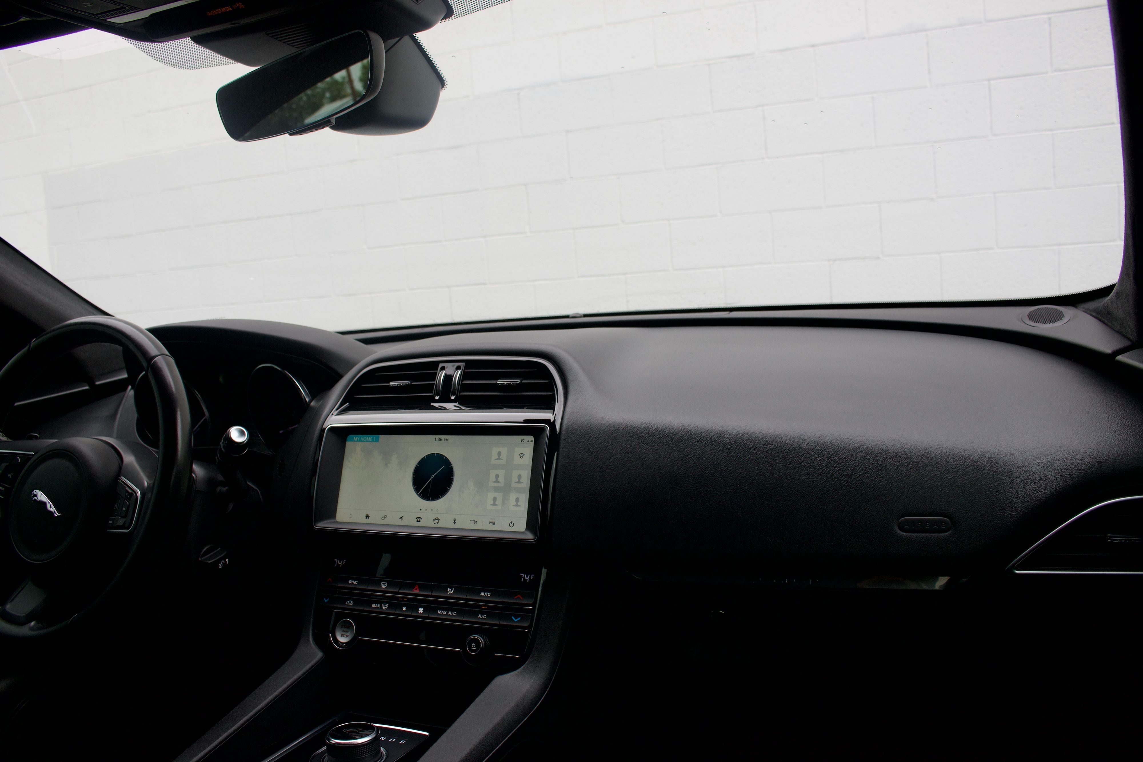 Jaguar F-PACE photo 24
