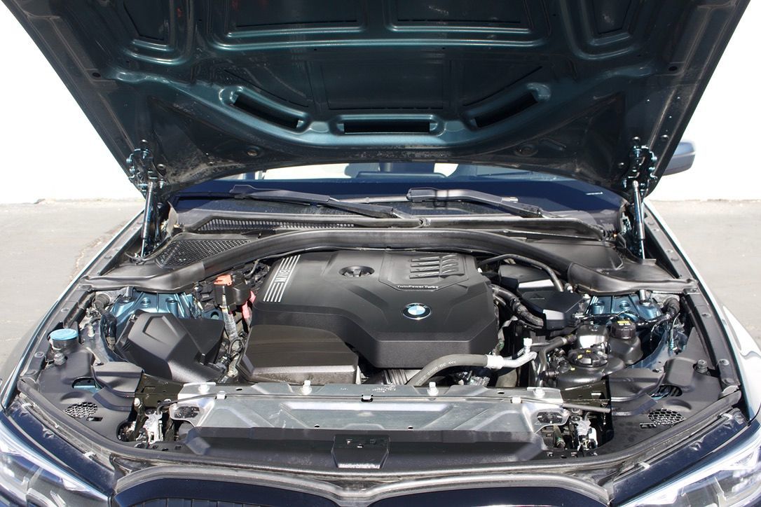 BMW 3 Series photo 7