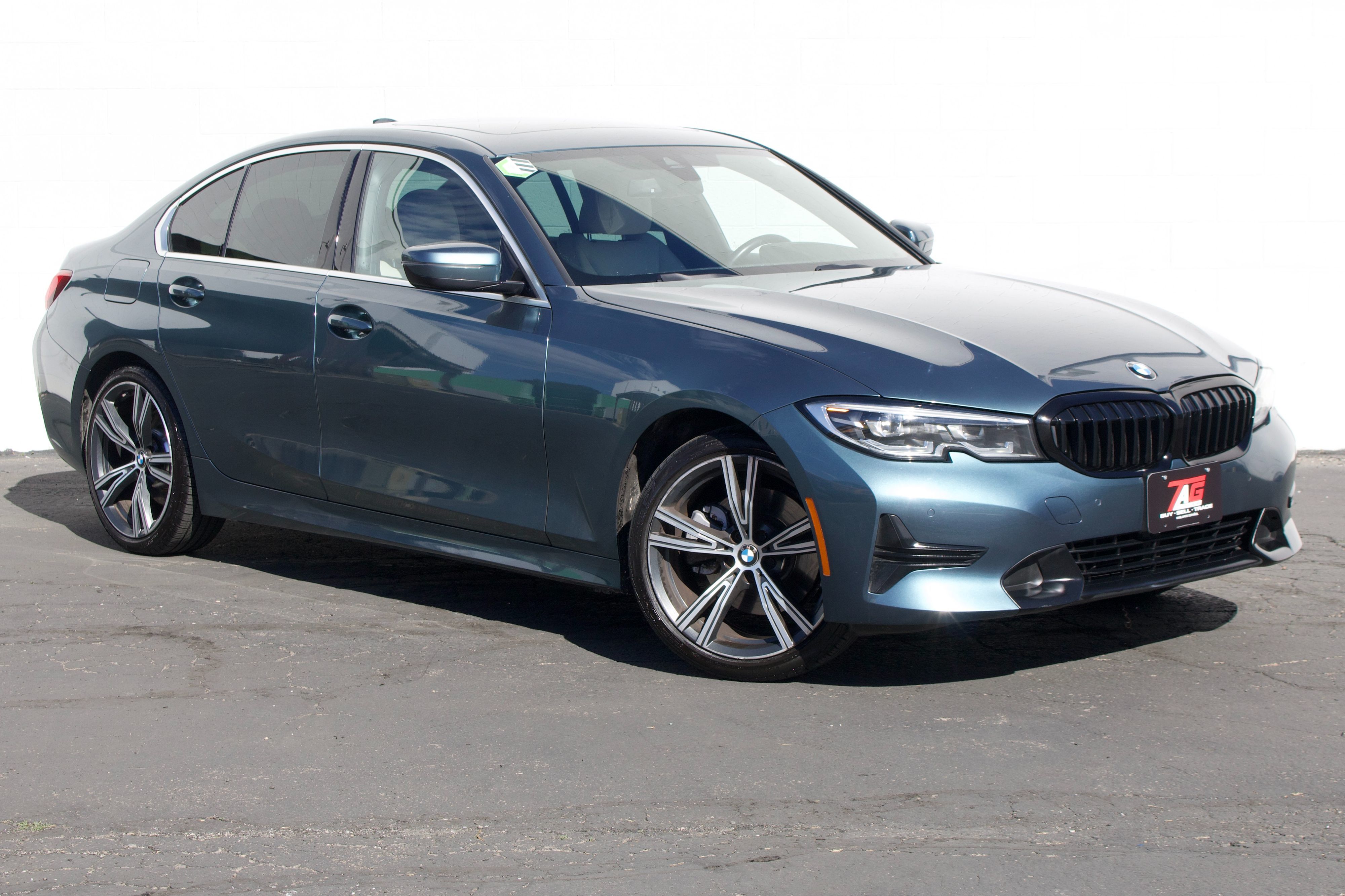 BMW 3 Series photo 2