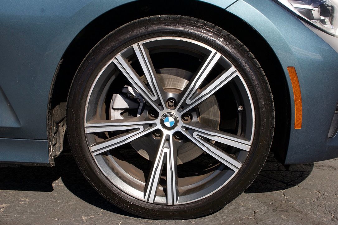 BMW 3 Series photo 17