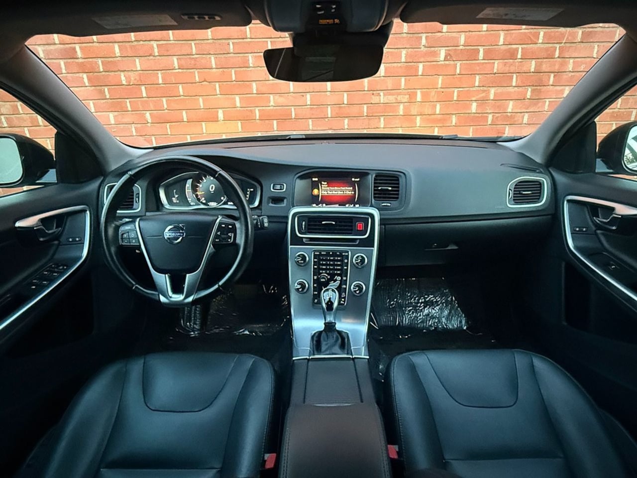 2017 Volvo V60 Base - Photo 40