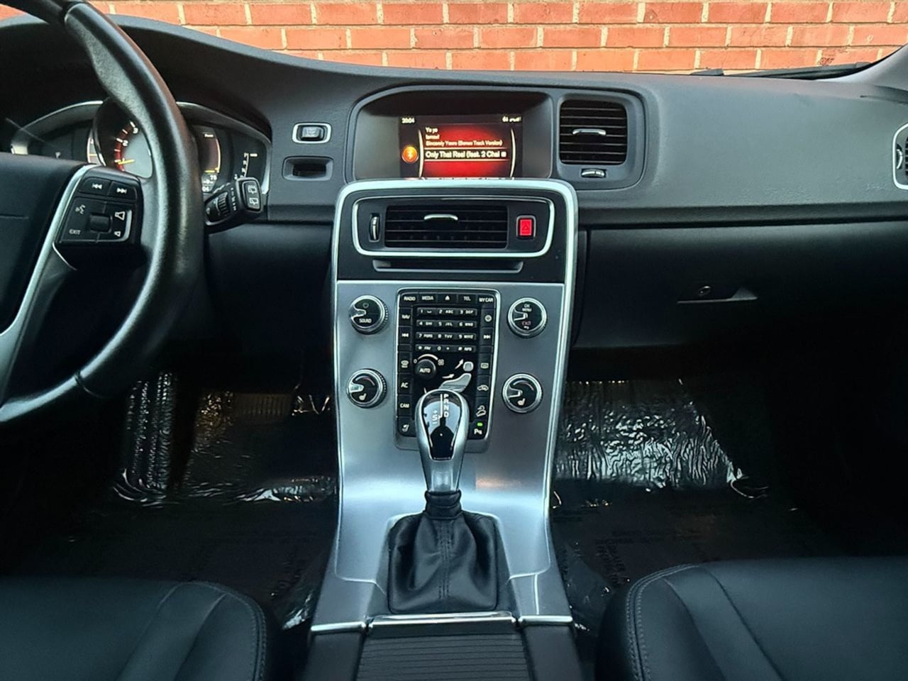 2017 Volvo V60 Base - Photo 44