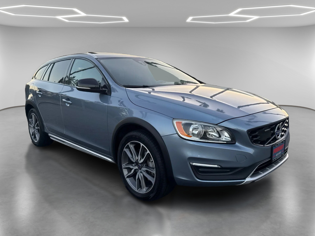 2017 Volvo V60 Base - Photo 2