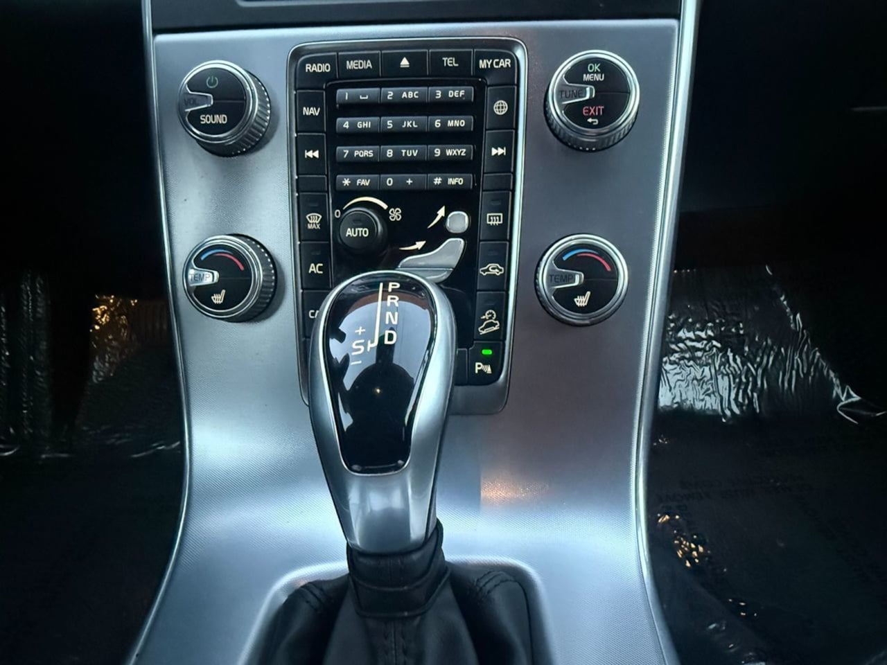 2017 Volvo V60 Base - Photo 46