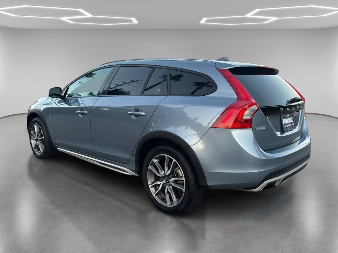 2017 Volvo V60 Base - Photo 3