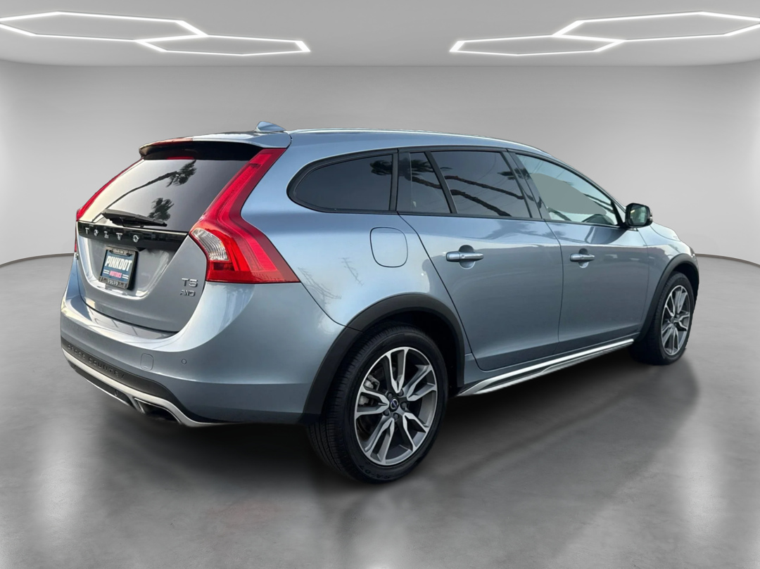 2017 Volvo V60 Base - Photo 4