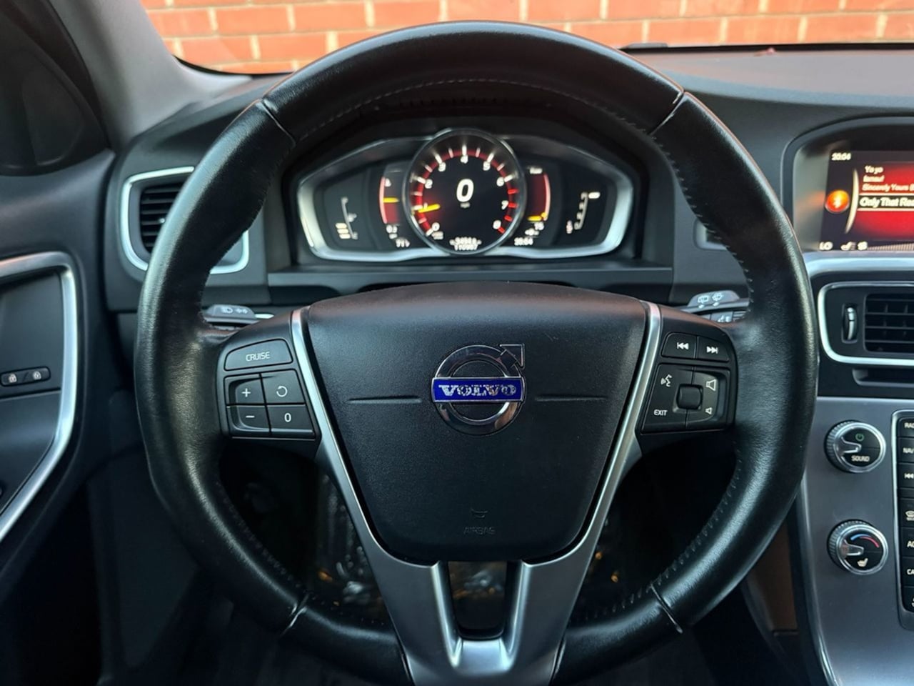 2017 Volvo V60 Base - Photo 49