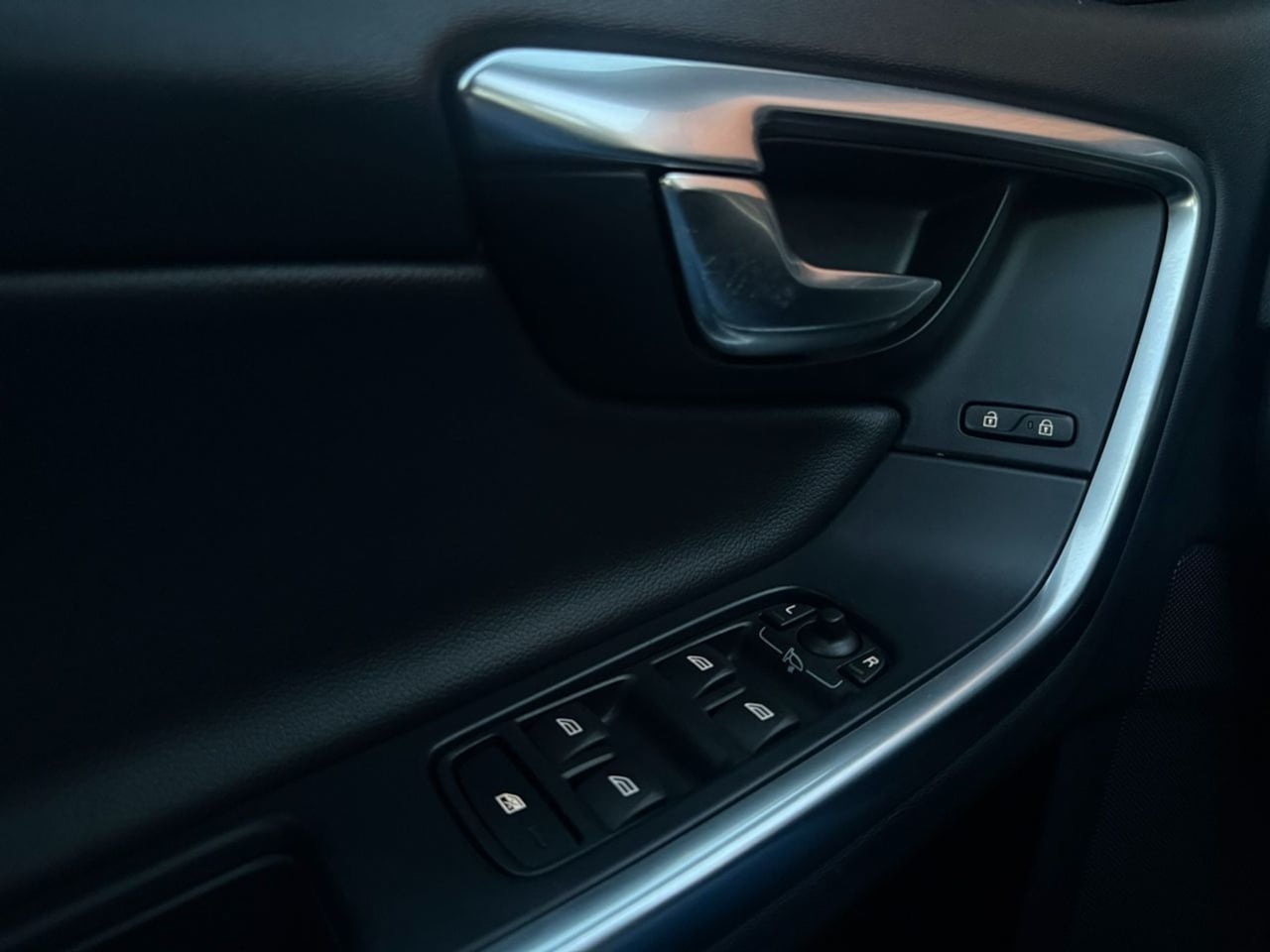 2017 Volvo V60 Base - Photo 54