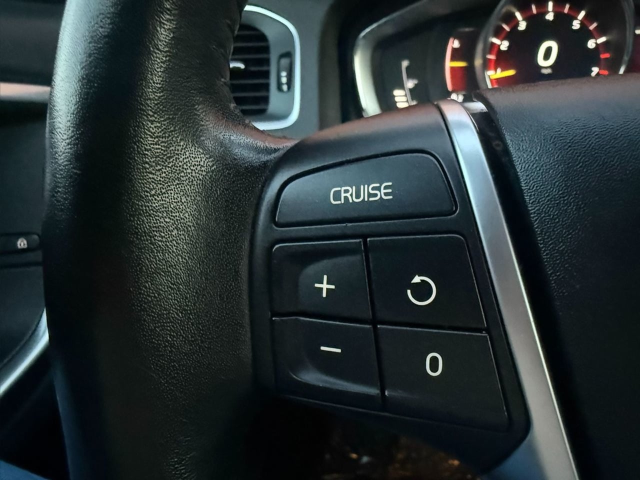 2017 Volvo V60 Base - Photo 51