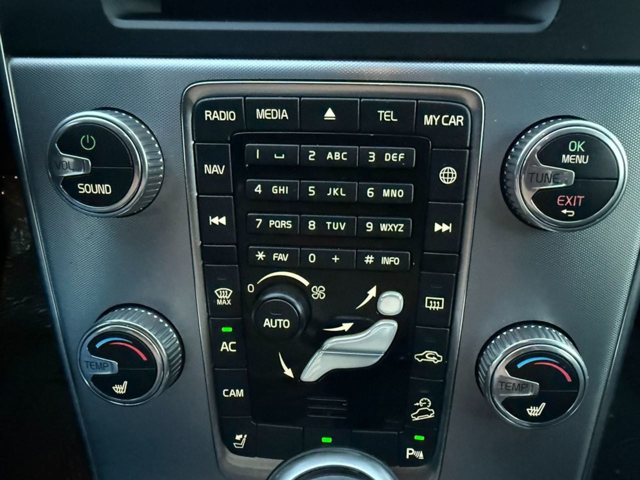 2017 Volvo V60 Base - Photo 58