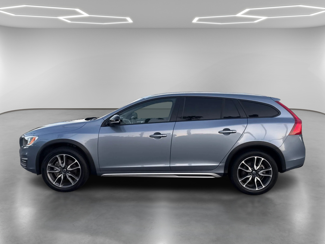 2017 Volvo V60 Base - Photo 8