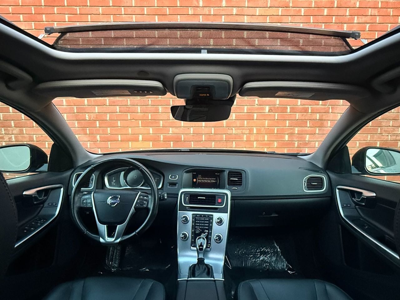 2017 Volvo V60 Base - Photo 9