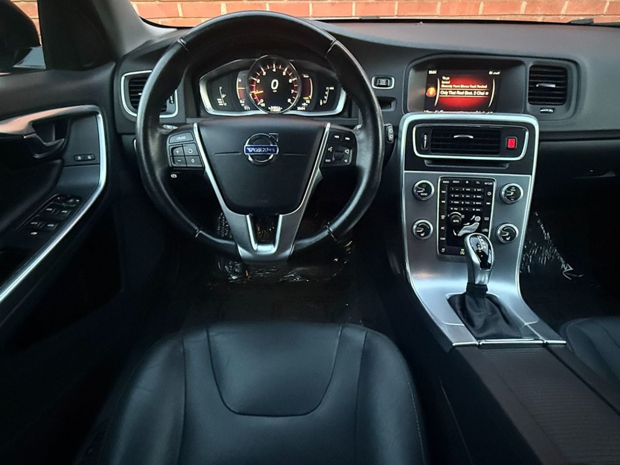 2017 Volvo V60 Base - Photo 13