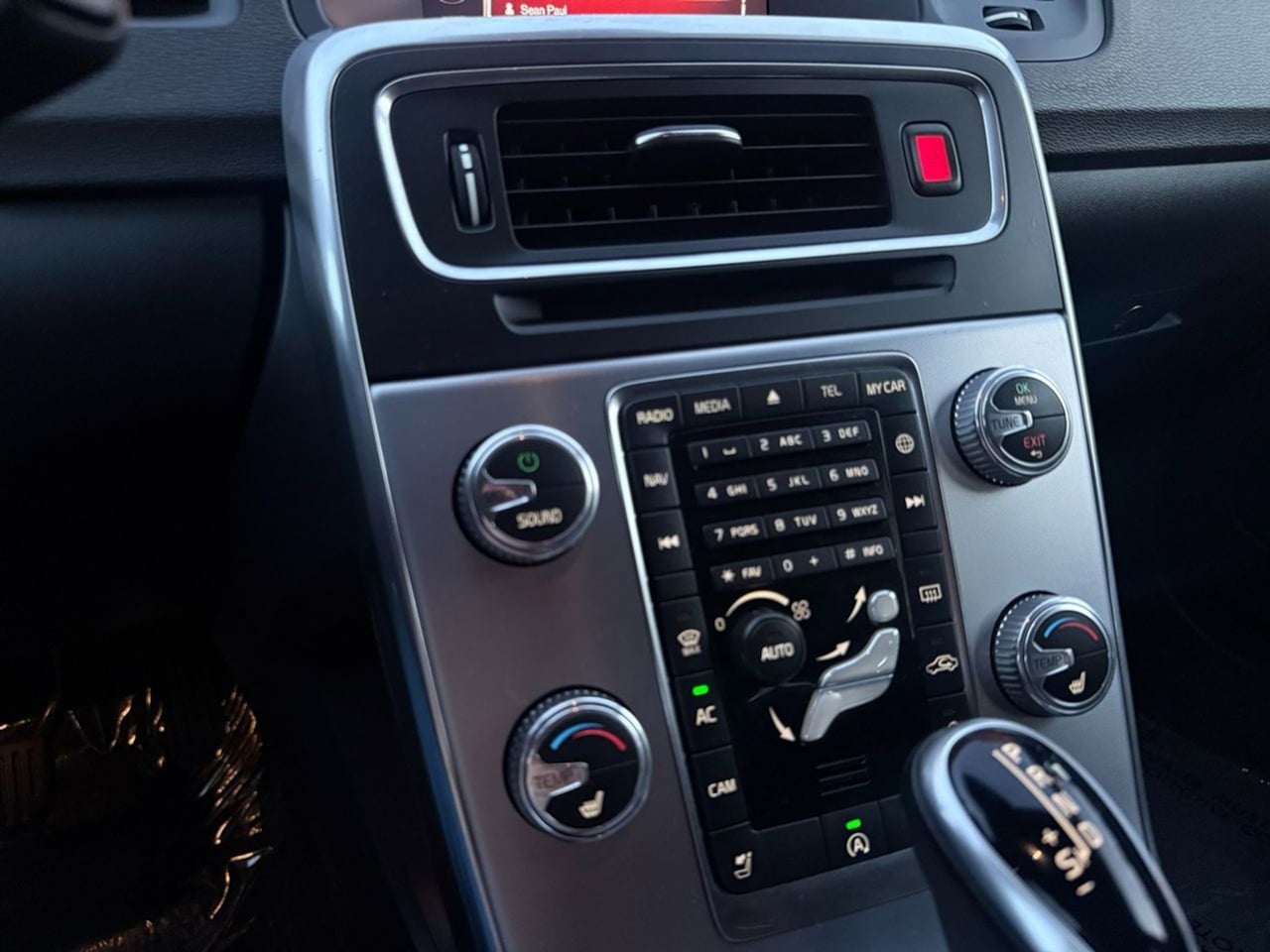 2017 Volvo V60 Base - Photo 14