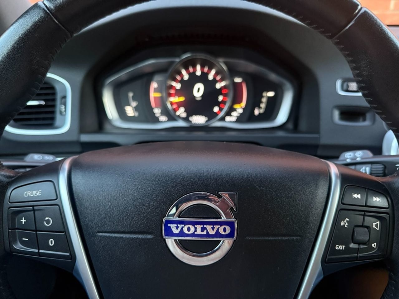 2017 Volvo V60 Base - Photo 17